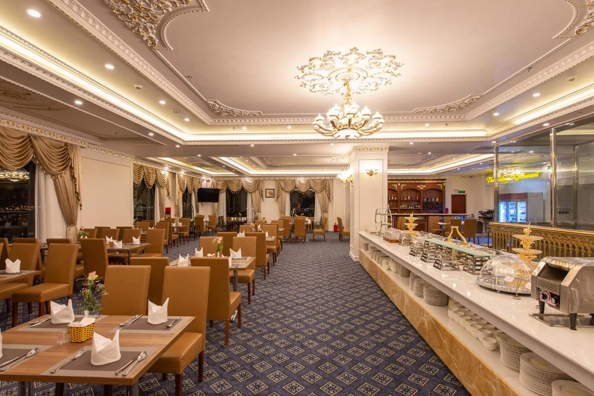 Restaurant/places to eat in THE SHINE HOTEL