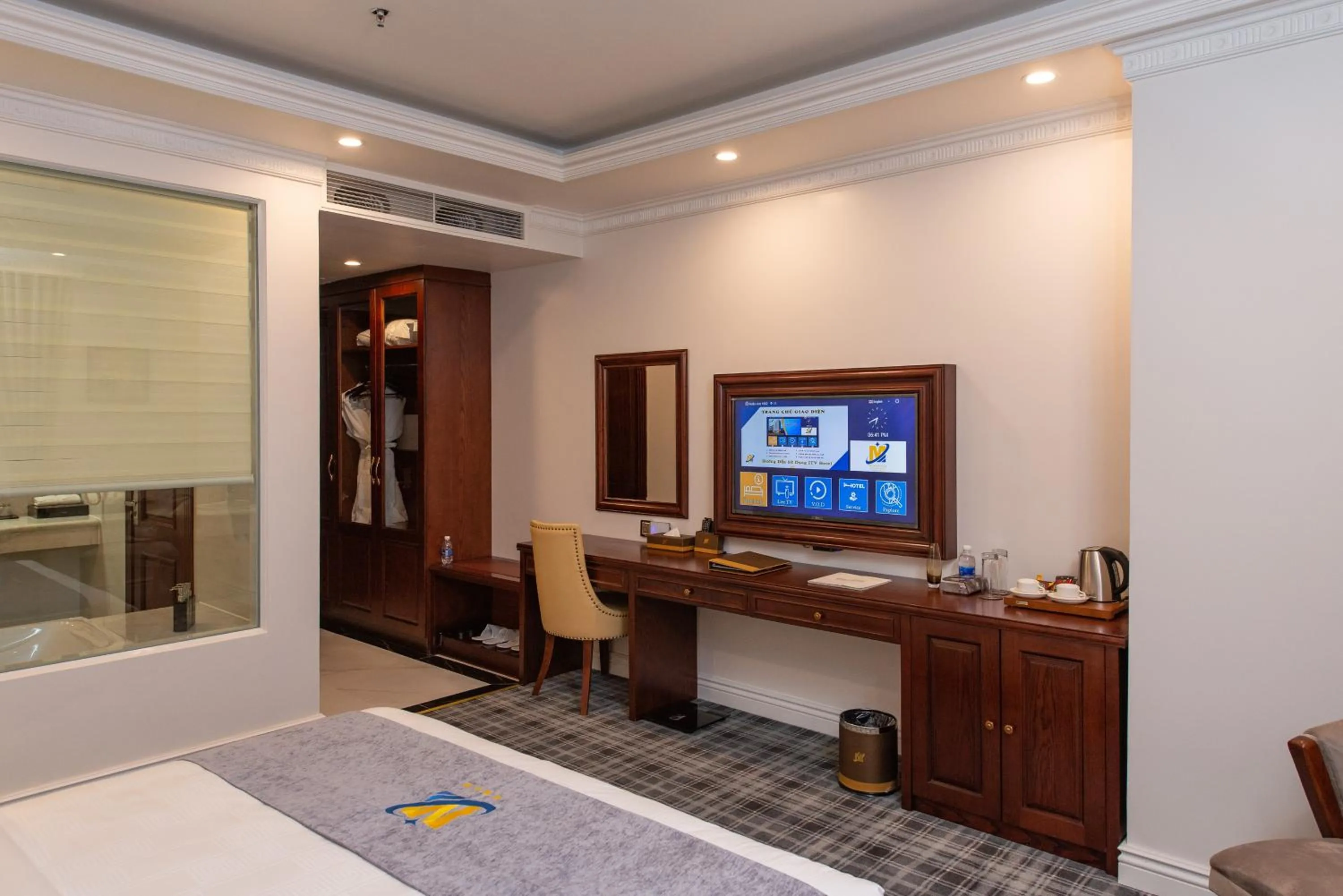Photo of the whole room, Bed in THE SHINE HOTEL