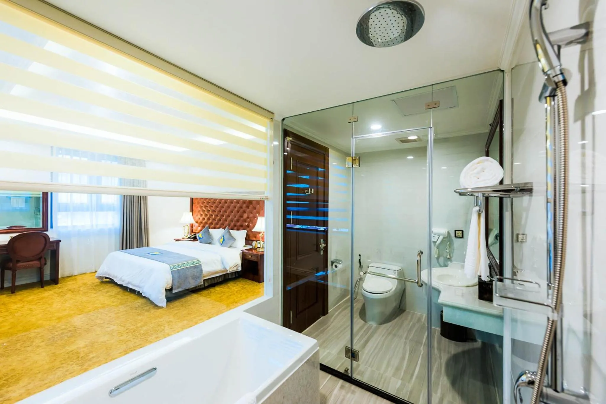 Shower, Bed in THE SHINE HOTEL