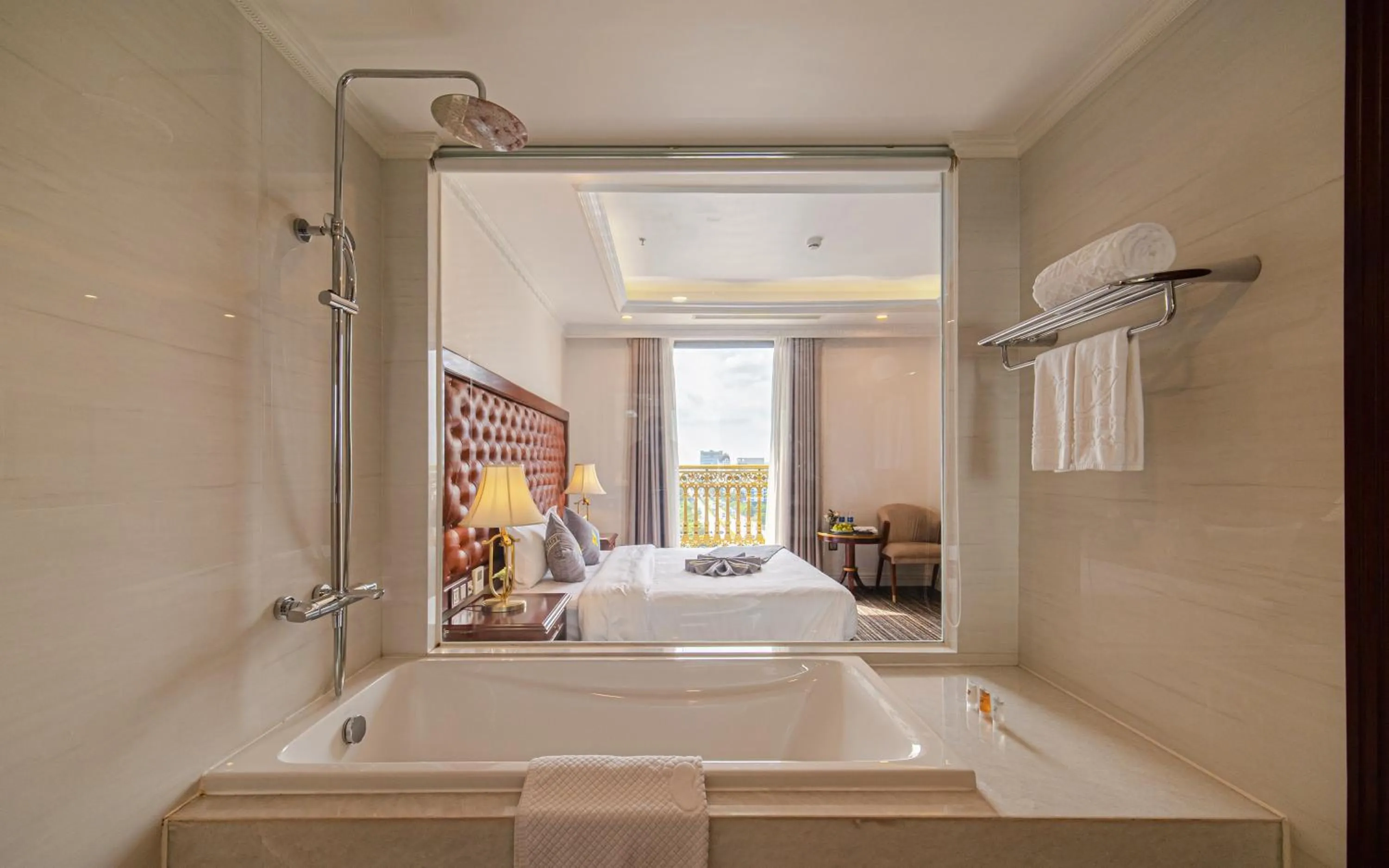 Shower, Bed in THE SHINE HOTEL