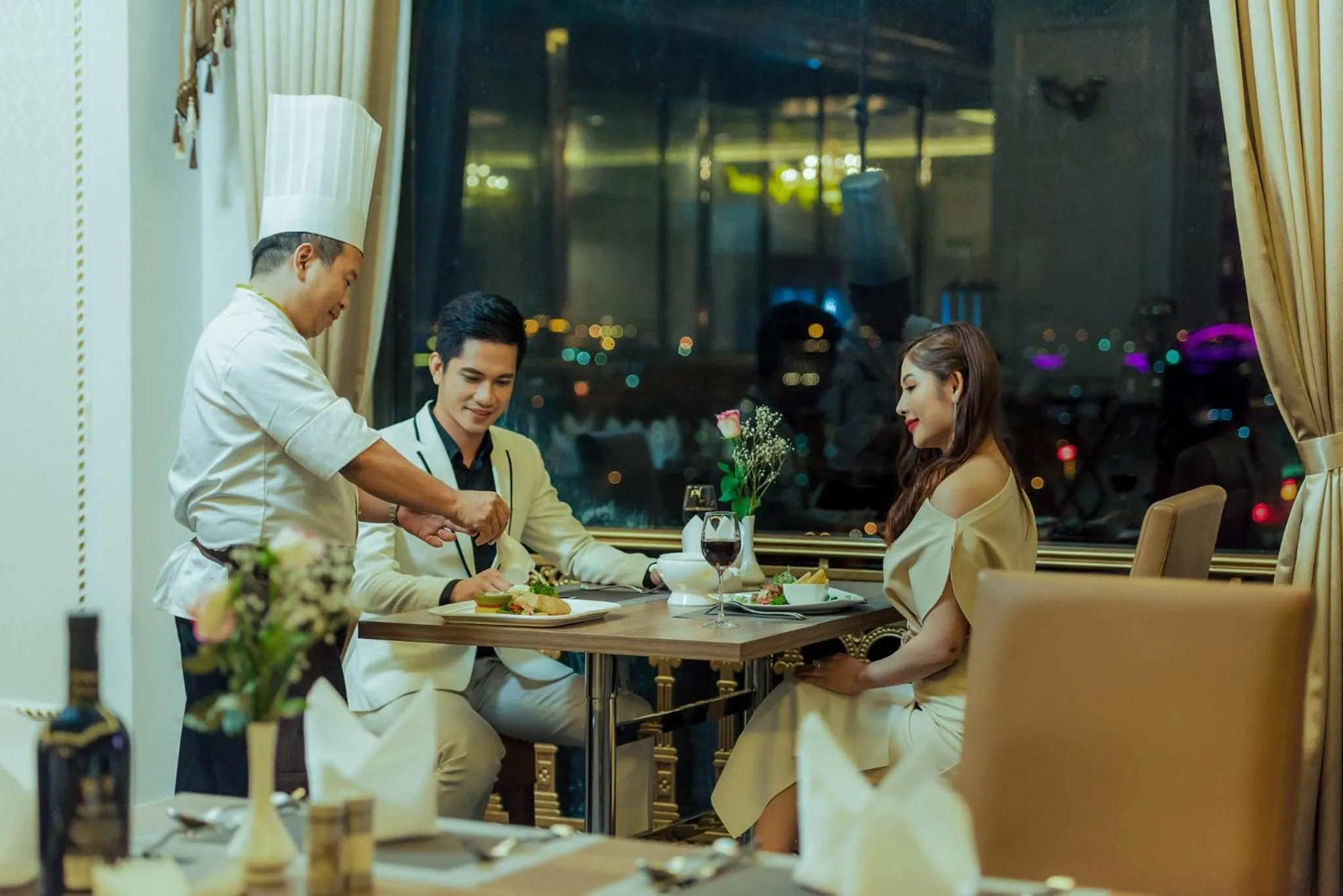 Restaurant/places to eat in THE SHINE HOTEL