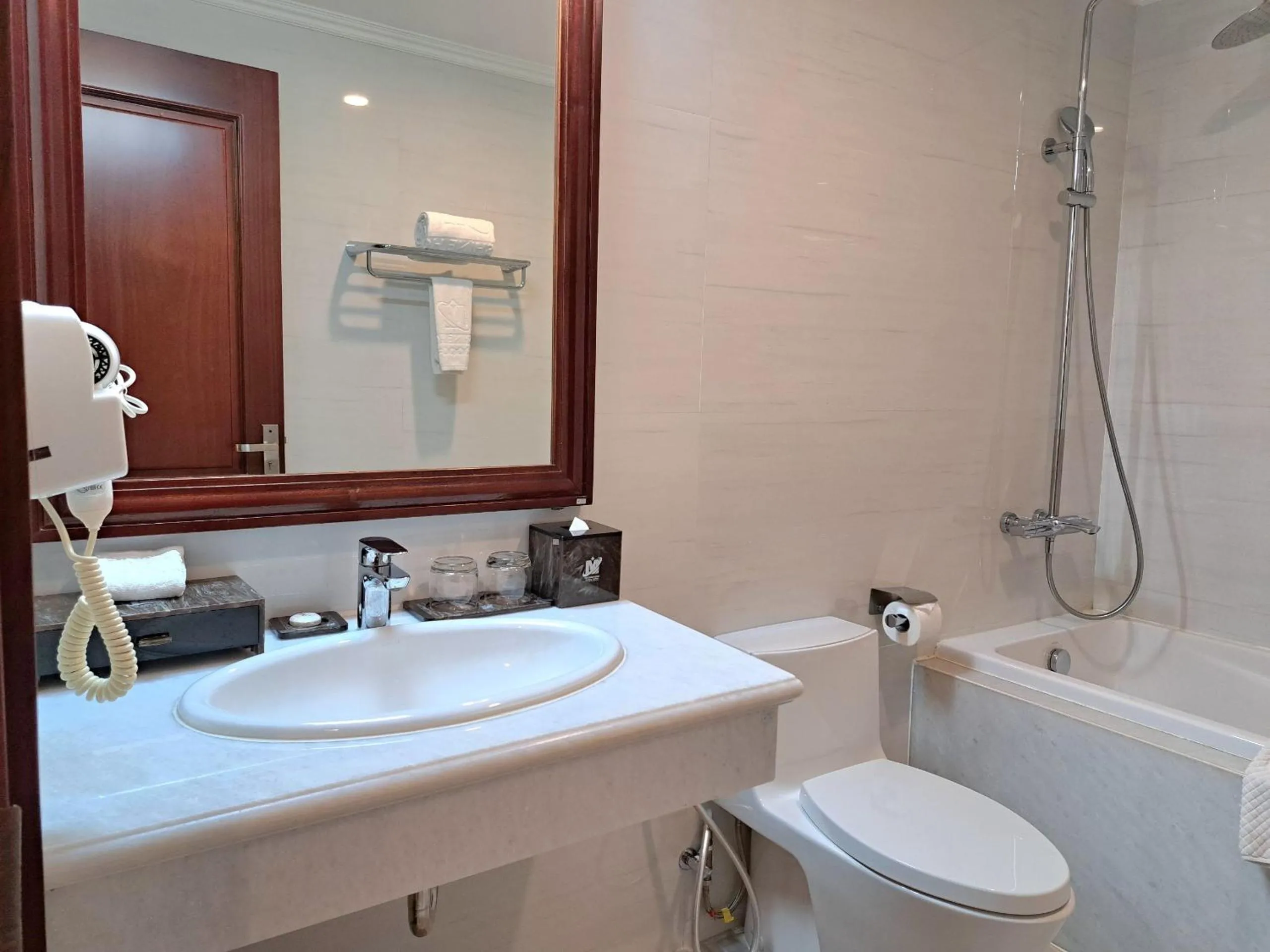 Shower in THE SHINE HOTEL