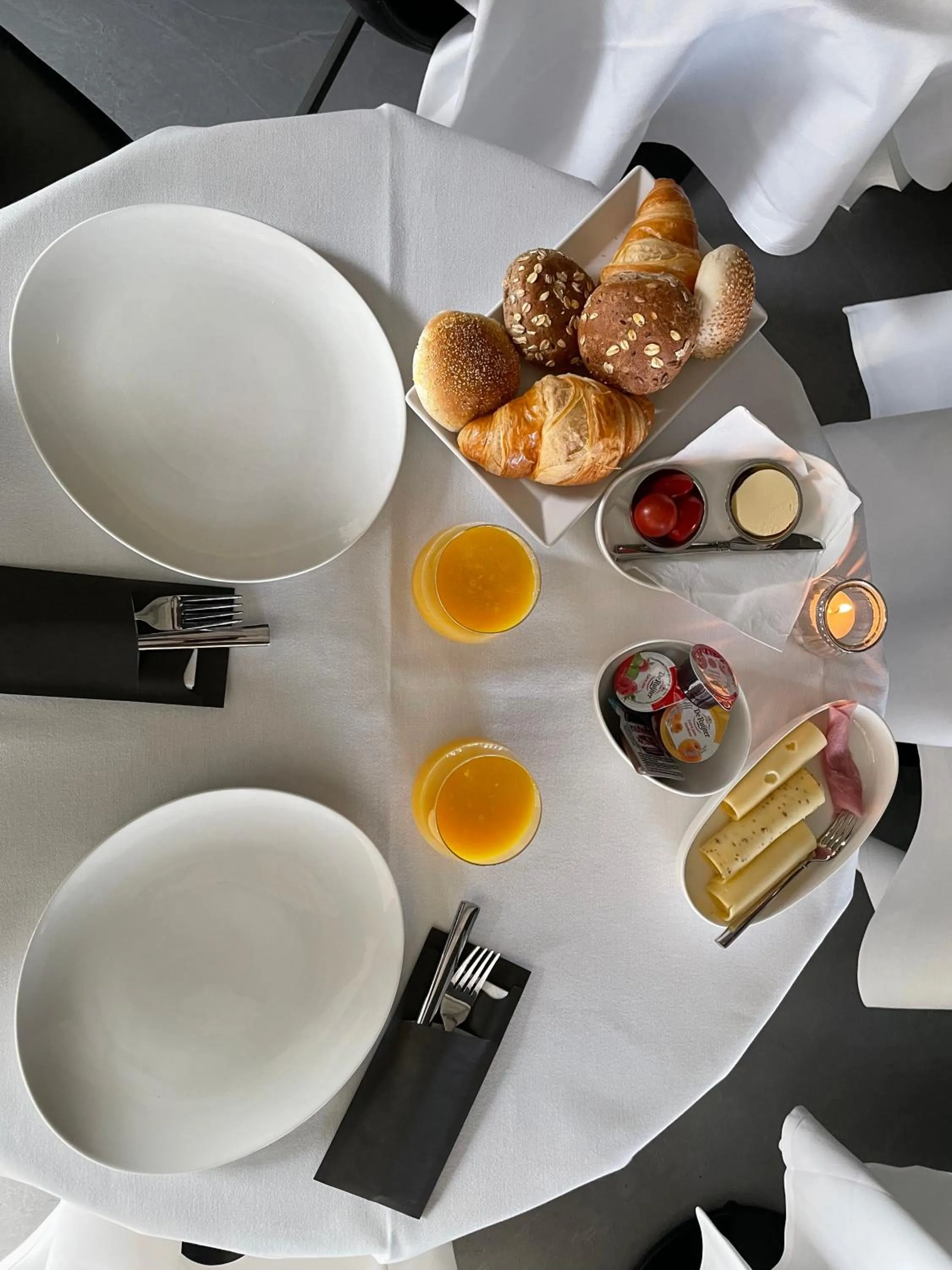 Restaurant/places to eat in Bed, Bites & Business Hotel Rotterdam