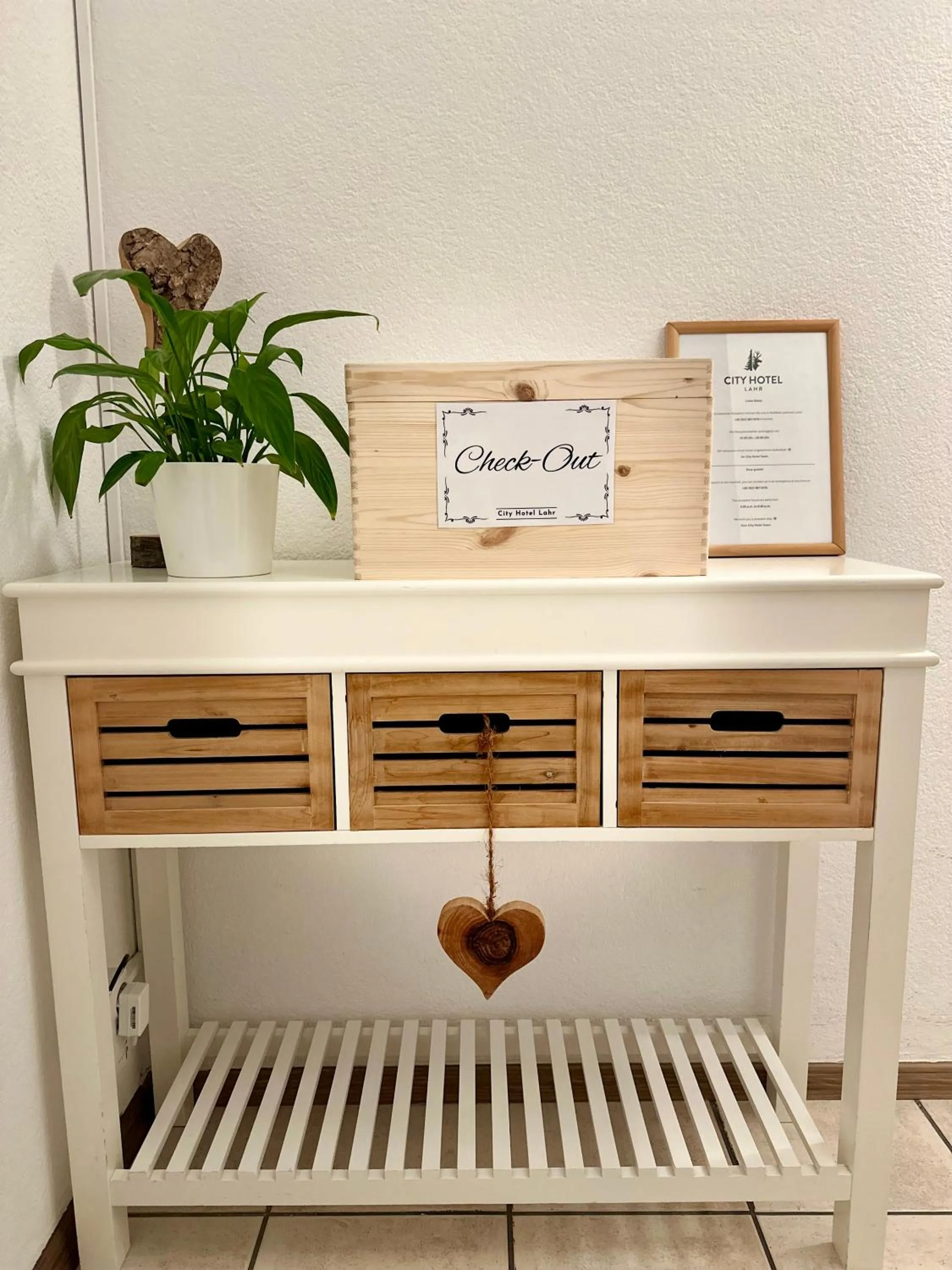 Decorative detail in City Hotel