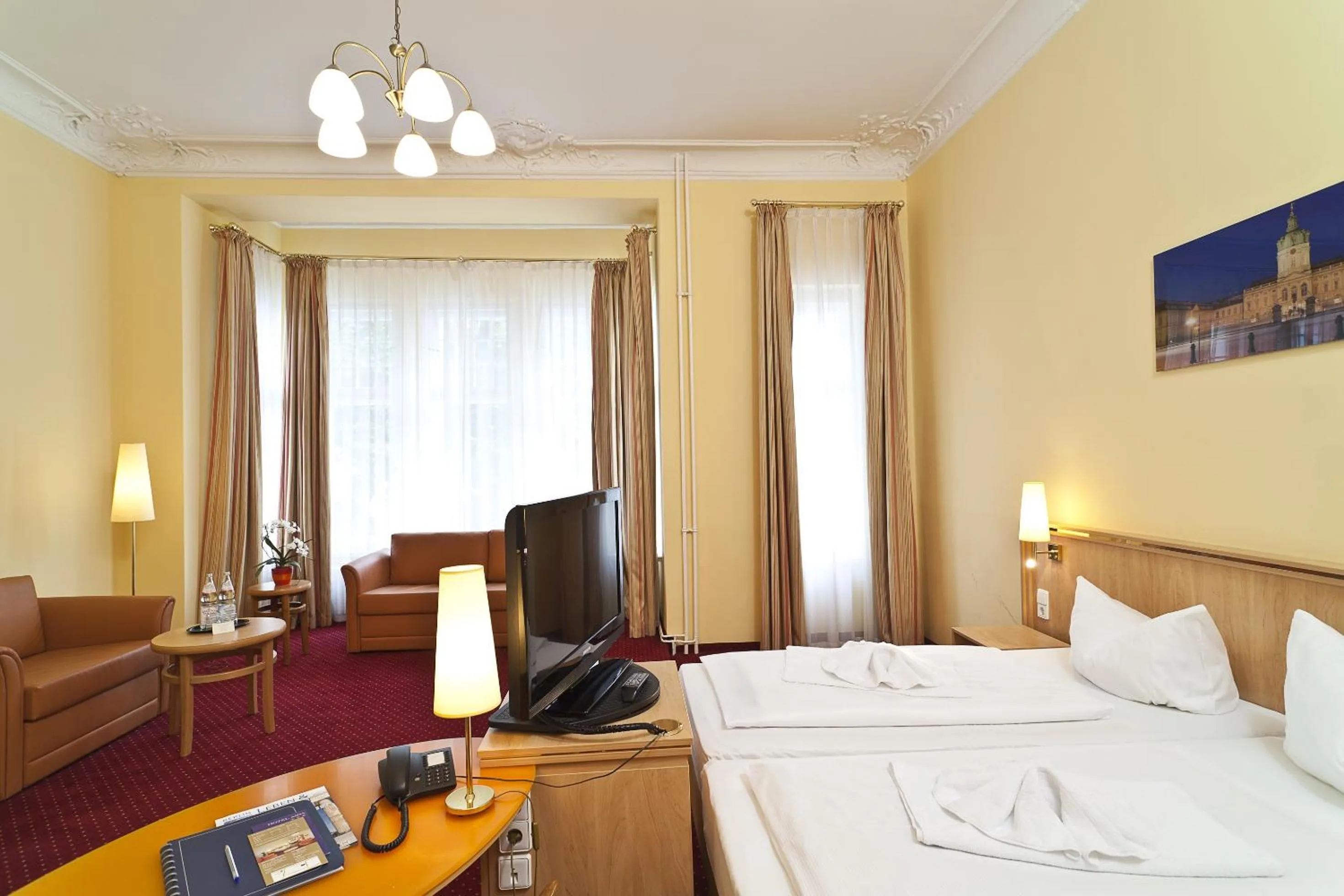 Photo of the whole room, Bed in Hotel Vivaldi Berlin am Kurfürstendamm