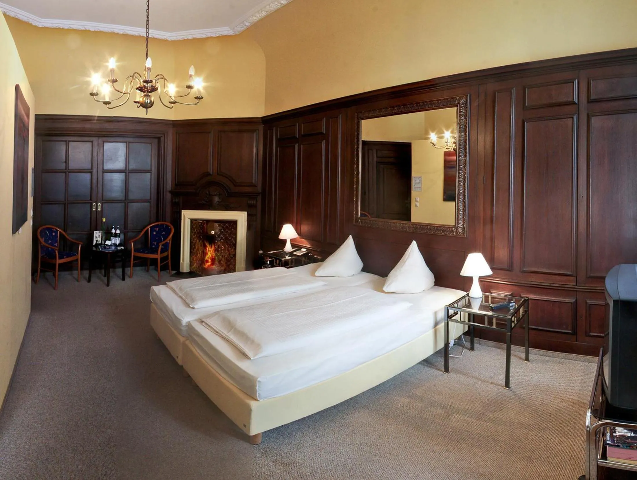 Photo of the whole room, Bed in Hotel Vivaldi Berlin am Kurfürstendamm