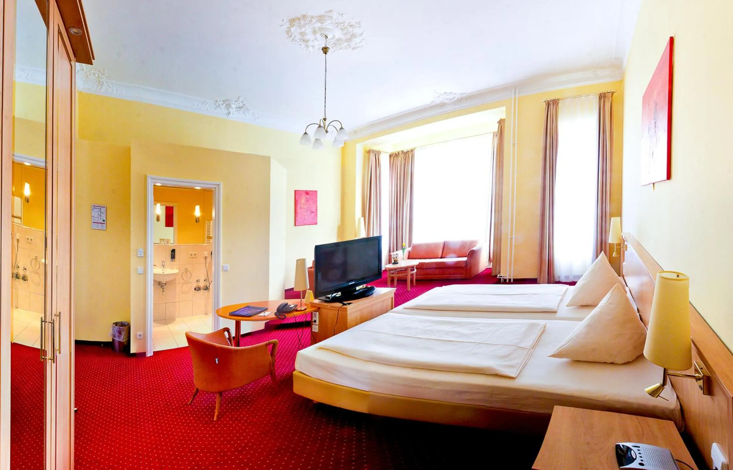 Photo of the whole room, Bed in Hotel Vivaldi Berlin am Kurfürstendamm