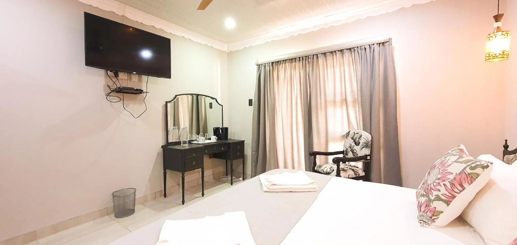 TV and multimedia, Bed in Le Grant Guesthhouse