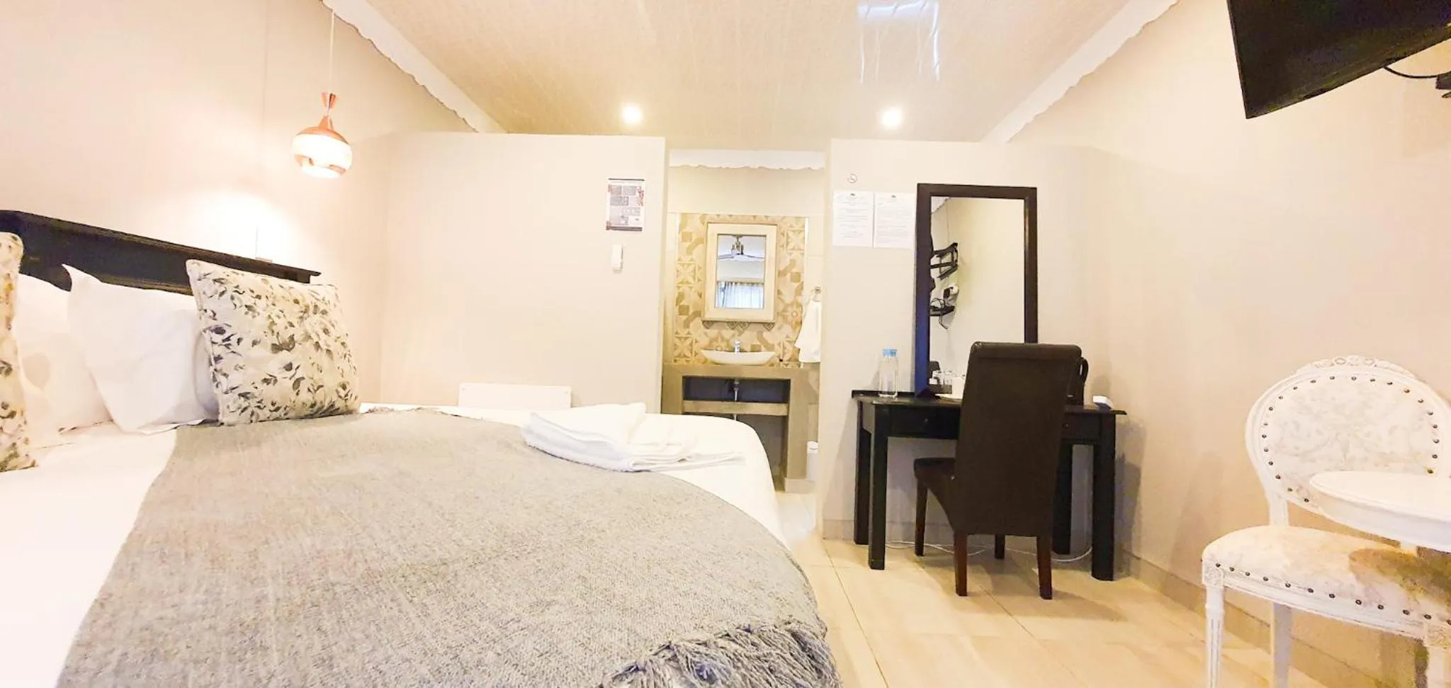 Bed in Le Grant Guesthhouse