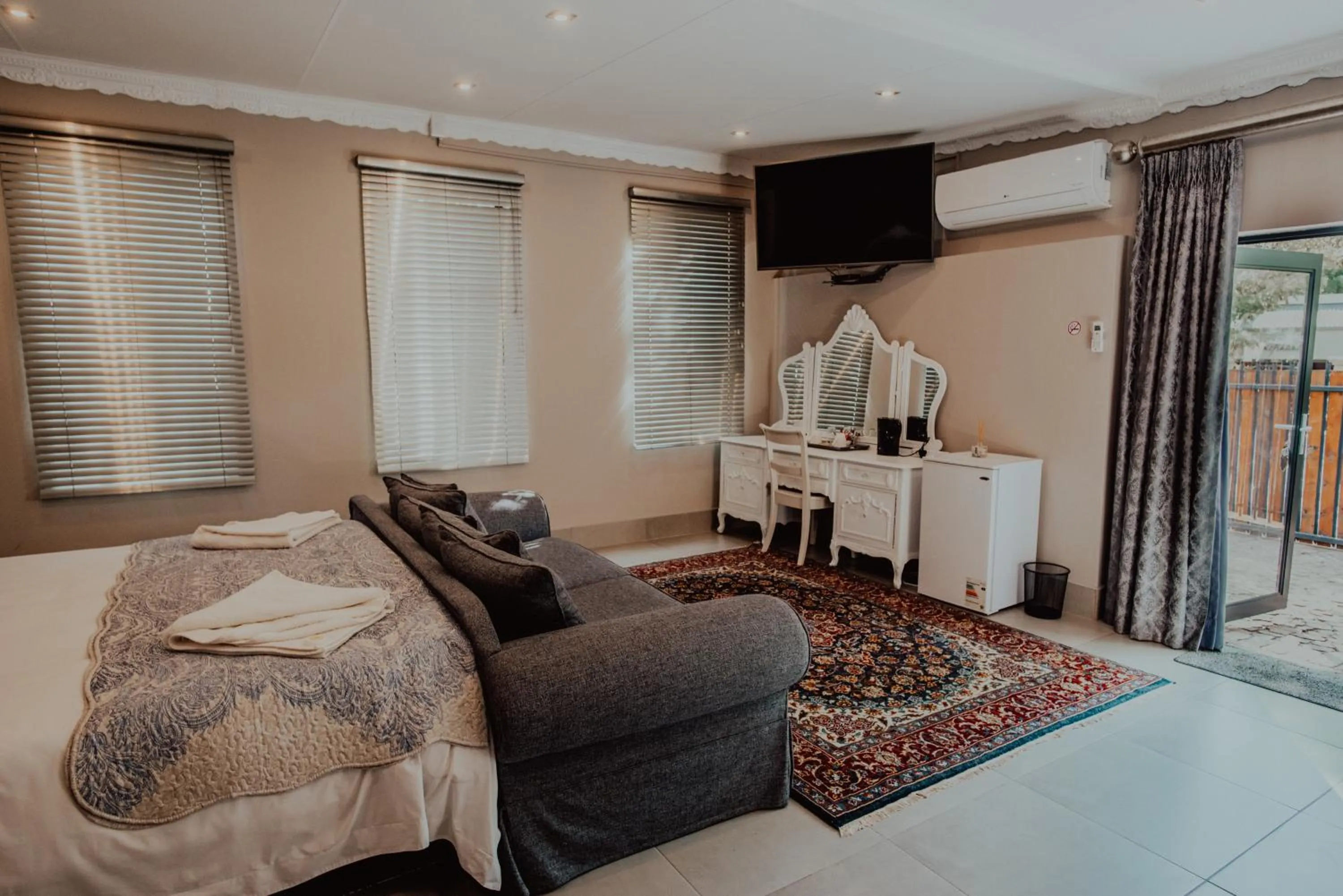 TV and multimedia, Bed in Le Grant Guesthhouse