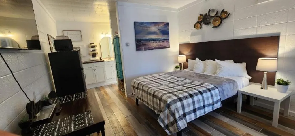 Bed in Rolling Hills Motel