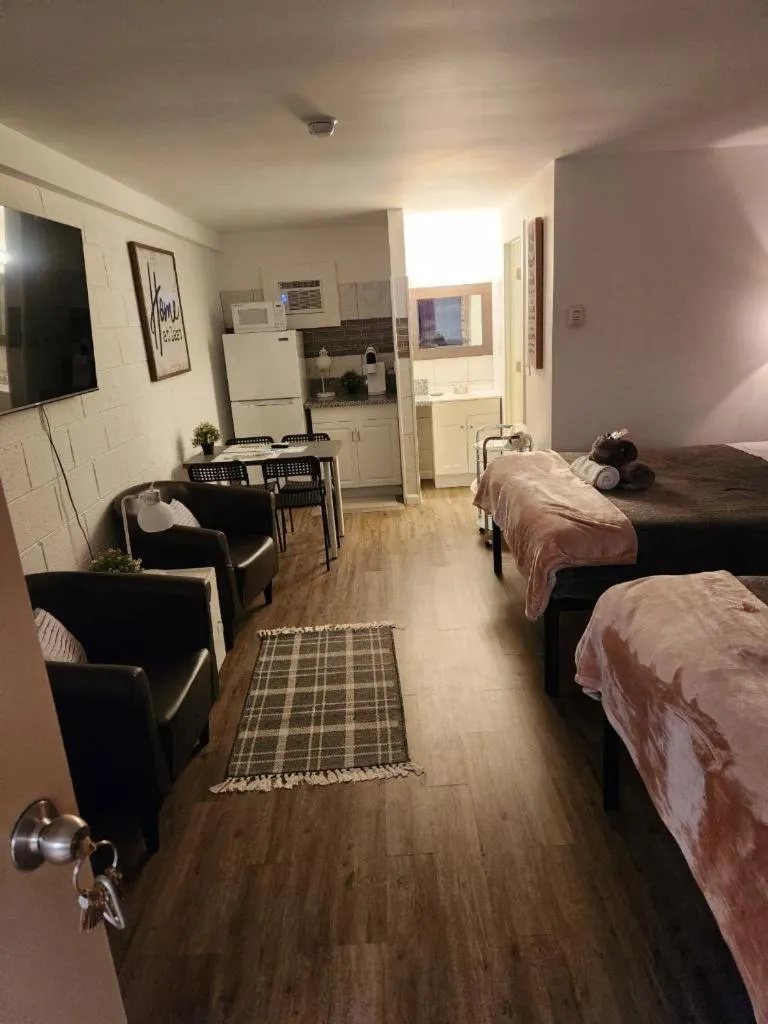 Bed in Rolling Hills Motel