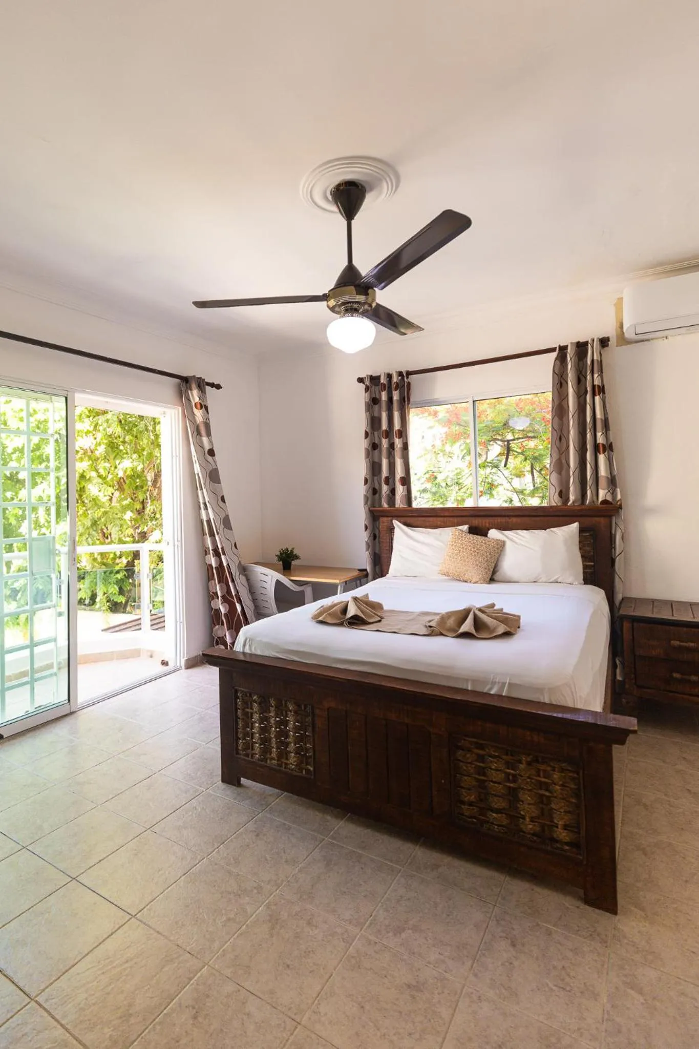 fireplace, Bed in Hotel Las Rosas de Punta Cana
