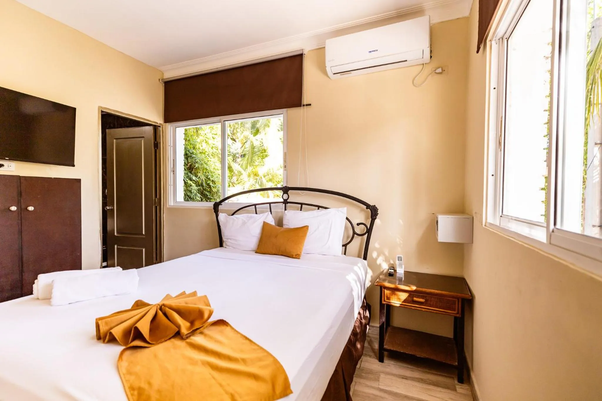 Bedroom, Bed in Hotel Las Rosas de Punta Cana