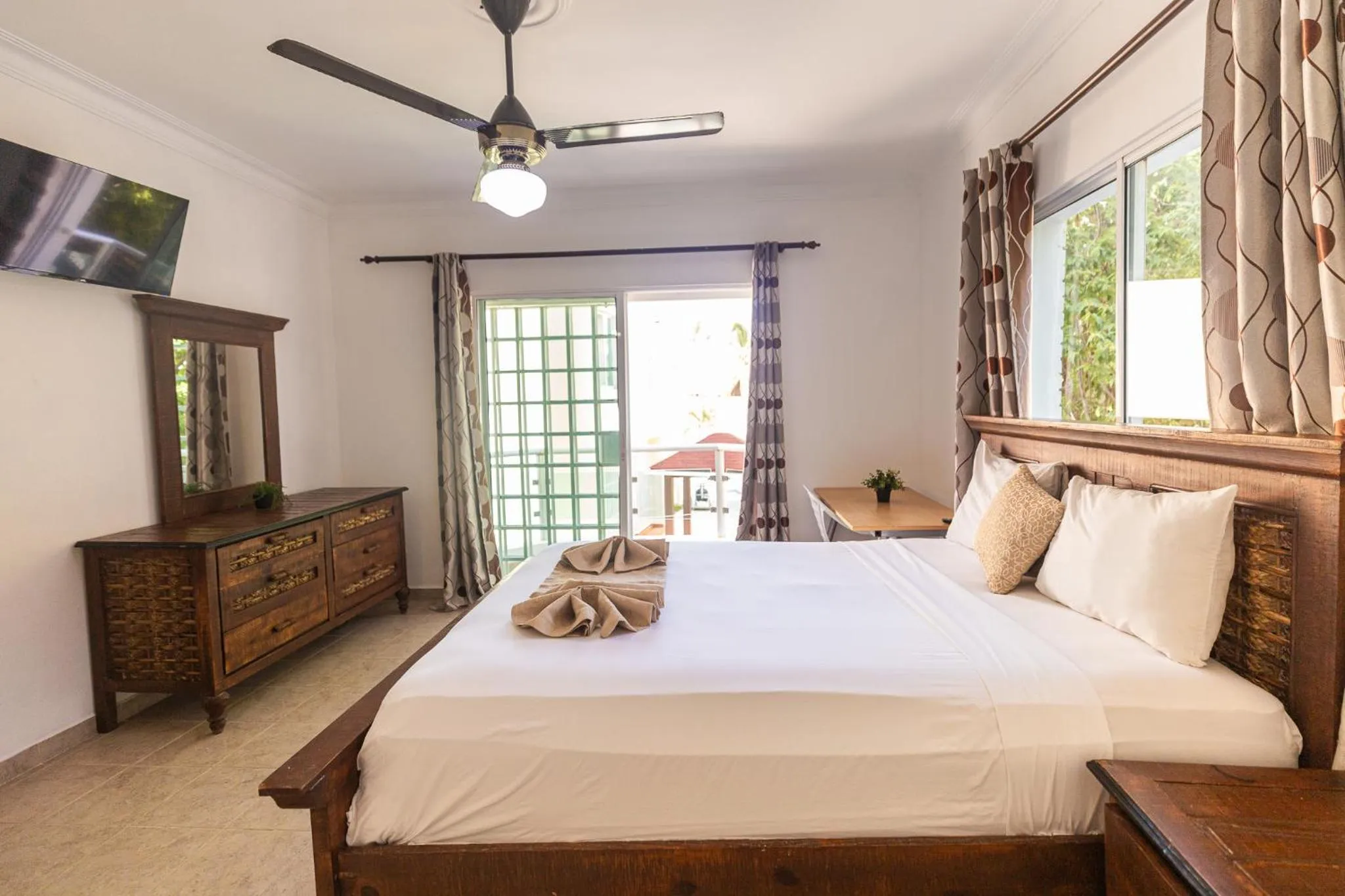 TV and multimedia, Bed in Hotel Las Rosas de Punta Cana