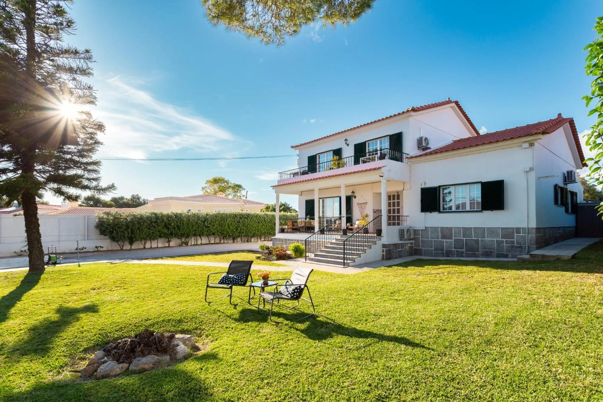 Facade/entrance in Moro's Friends House - Cascais