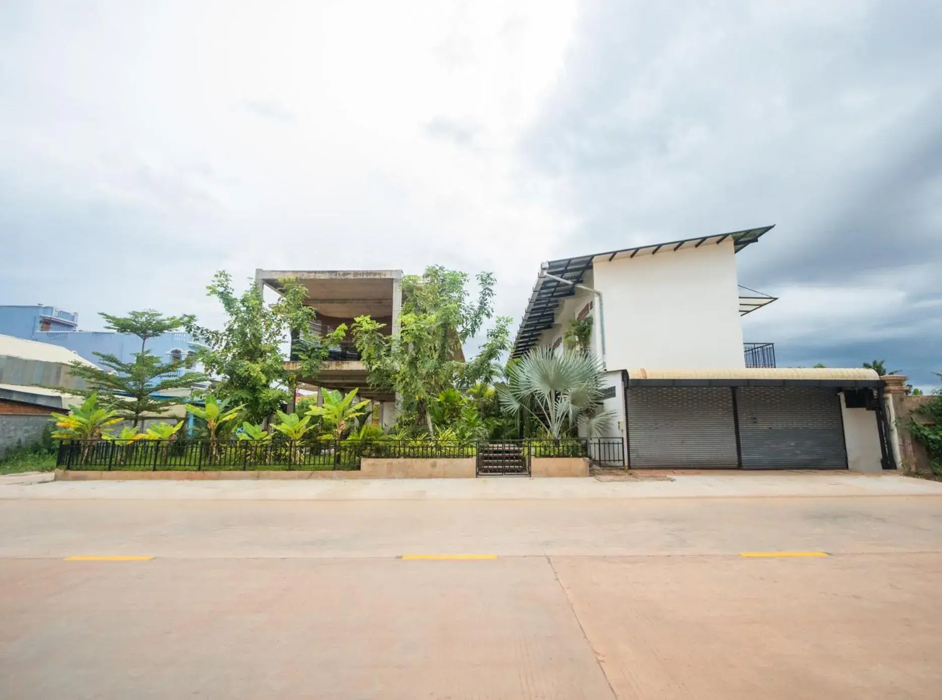 Facade/entrance in Phan NaTa Apartment Facade/entrance in Phan NaTa Apartment