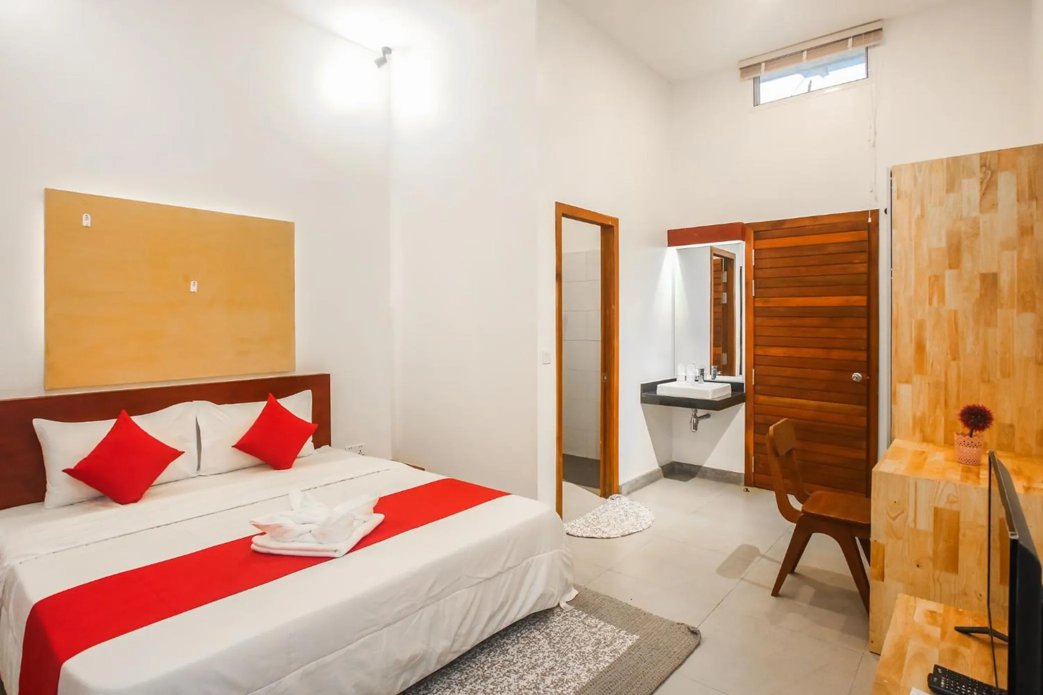 Bathroom, Bed in Phan NaTa Apartment