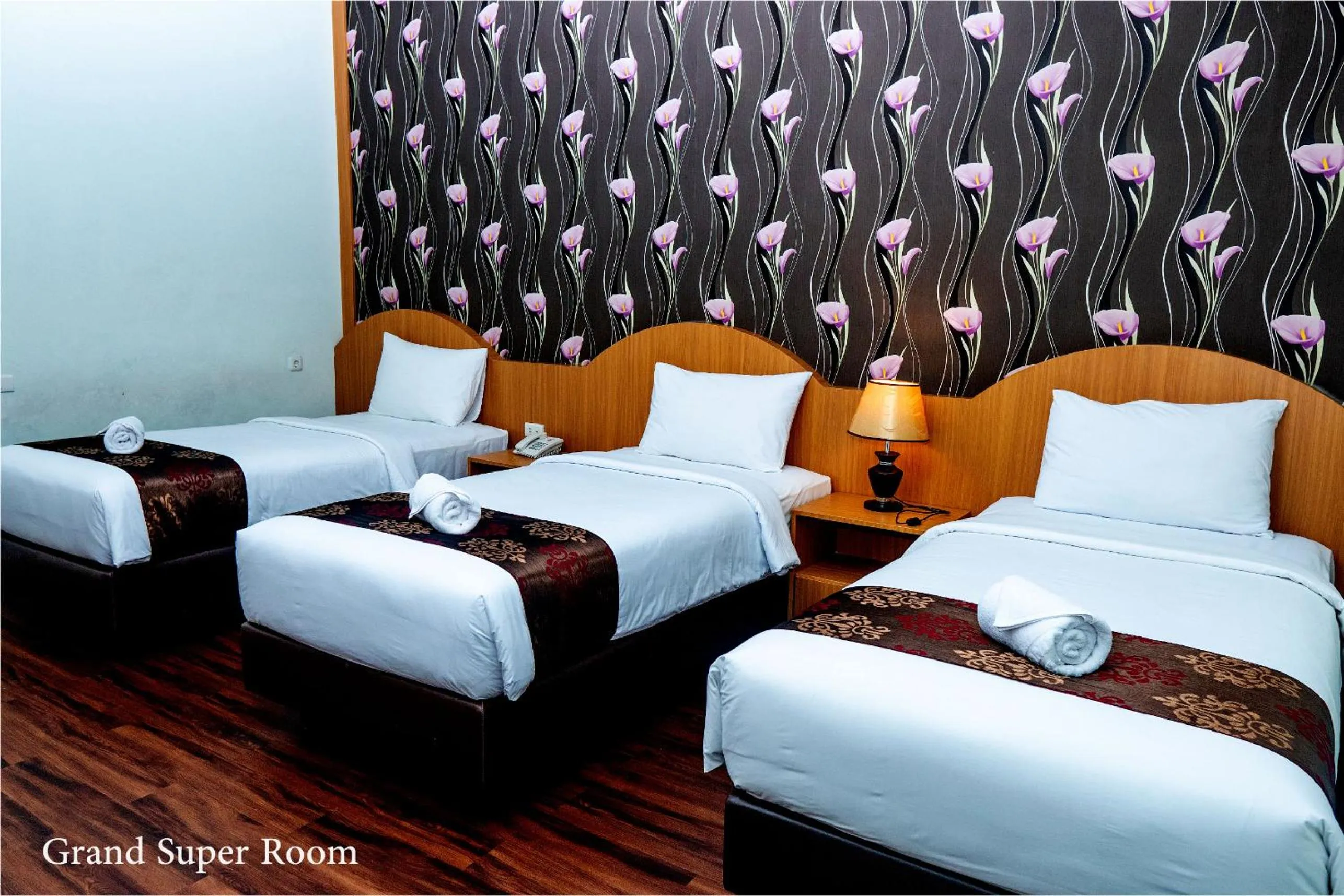 Bed in Grand Bayu Hill Hotel