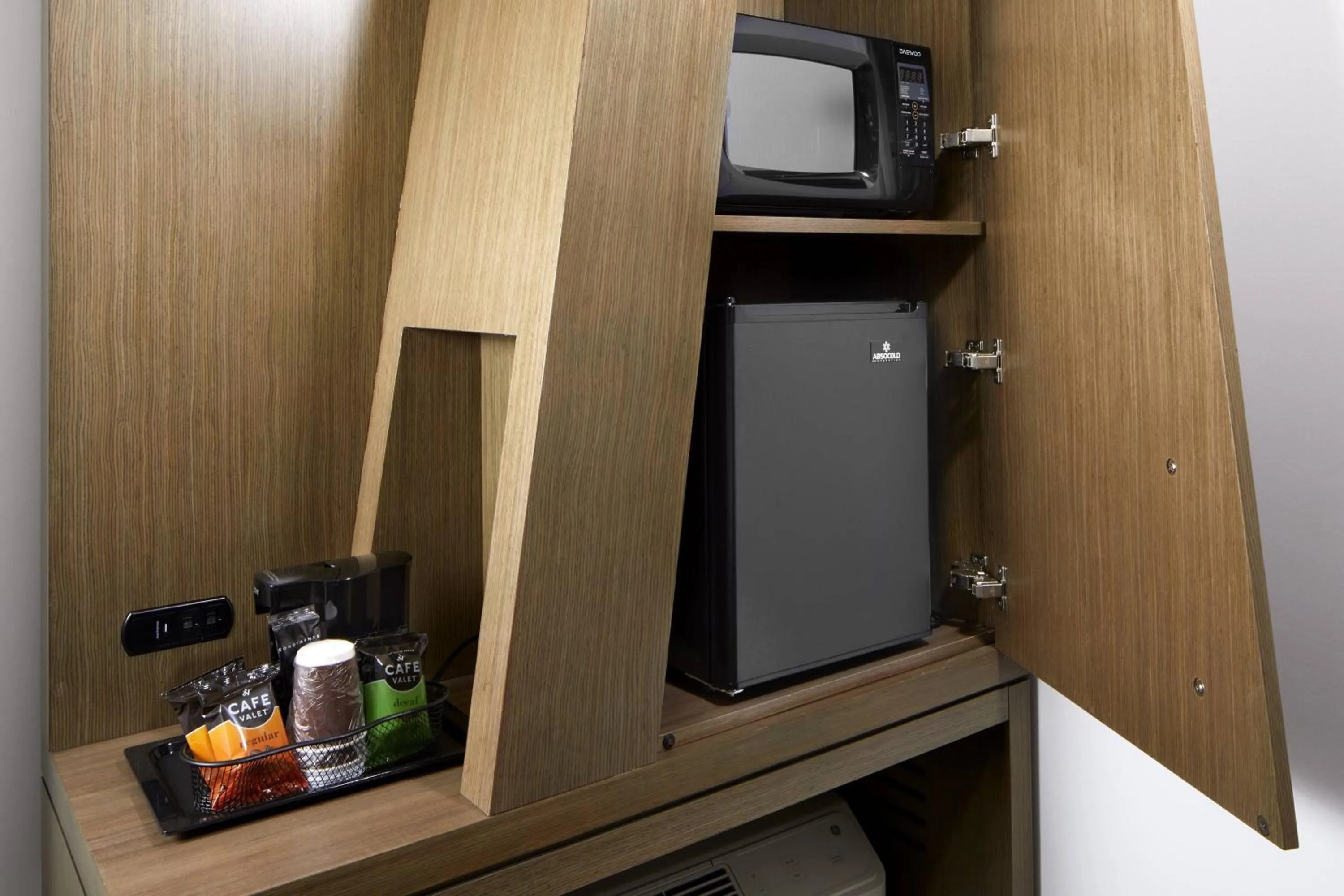 Photo of the whole room in Courtyard by Marriott Knoxville West/Bearden