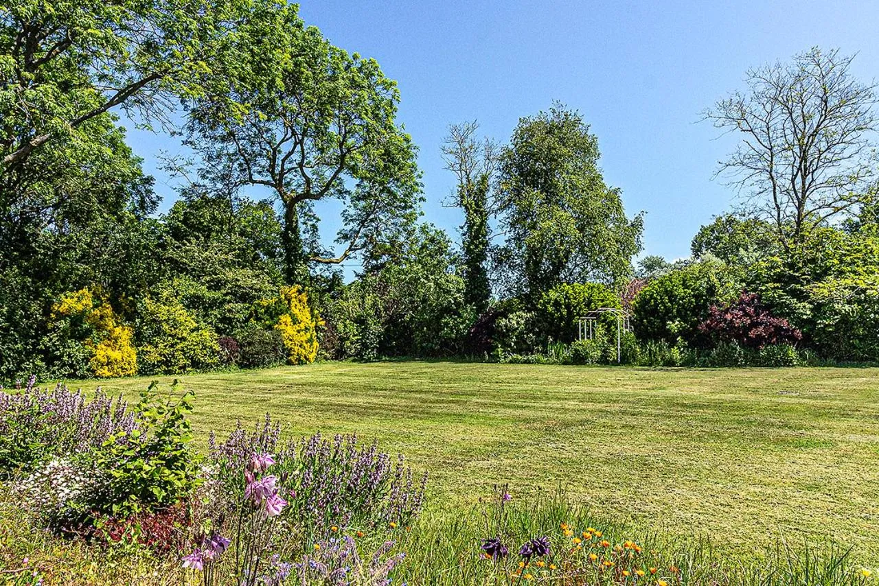 Garden in Cosy Wolf Bed & Breakfast