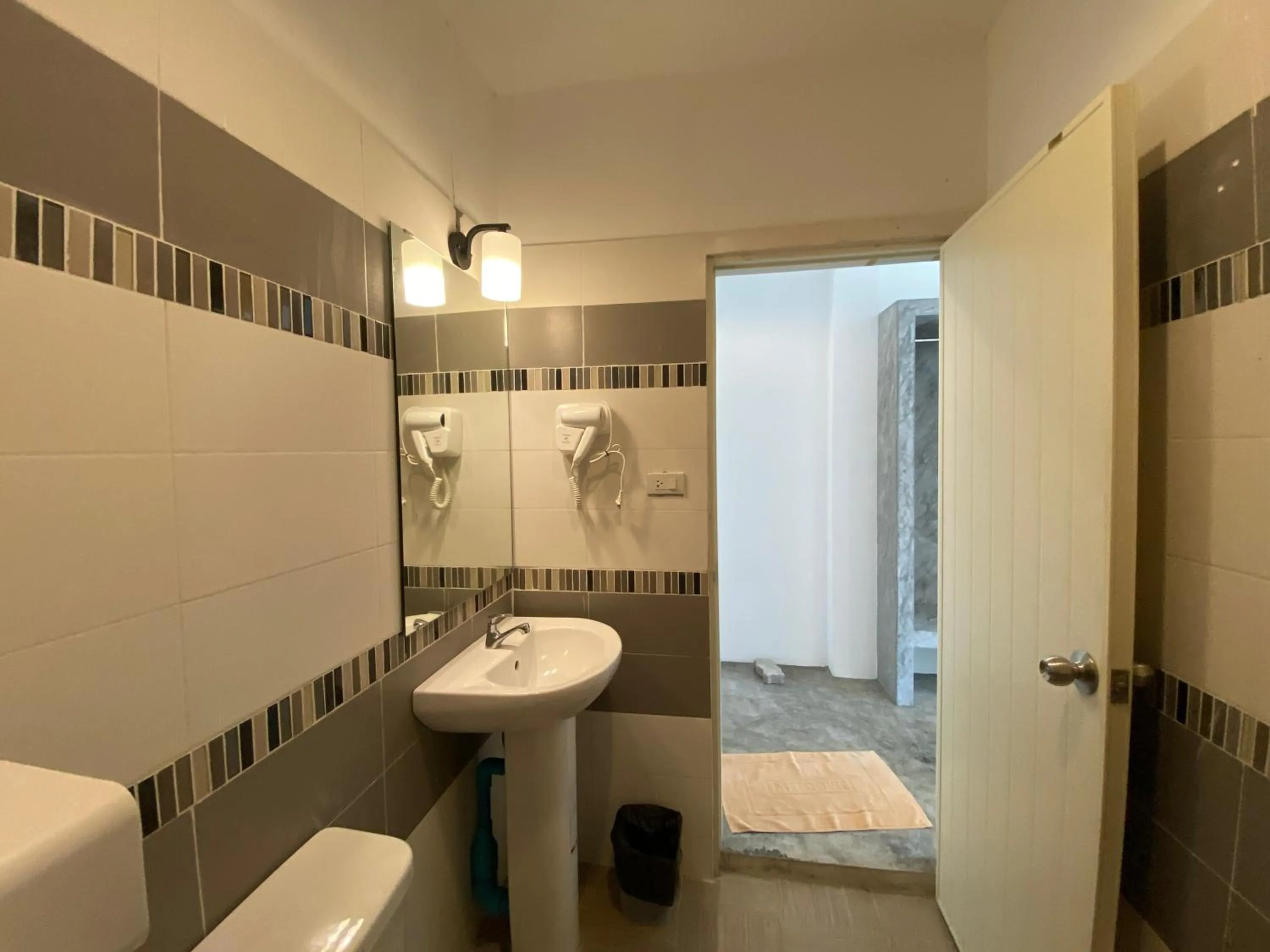 Bathroom in Island Dive Club