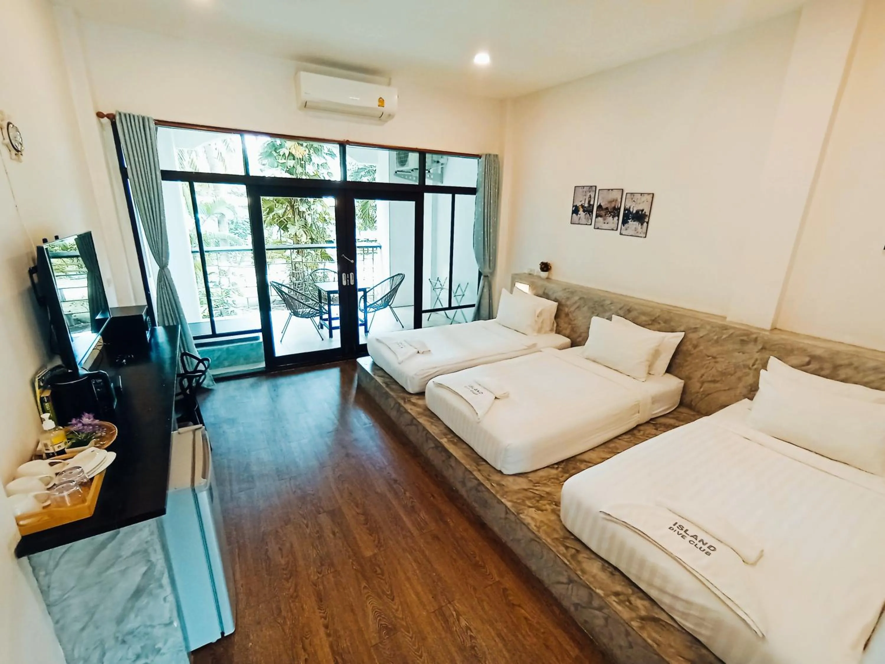 Bed in Island Dive Club