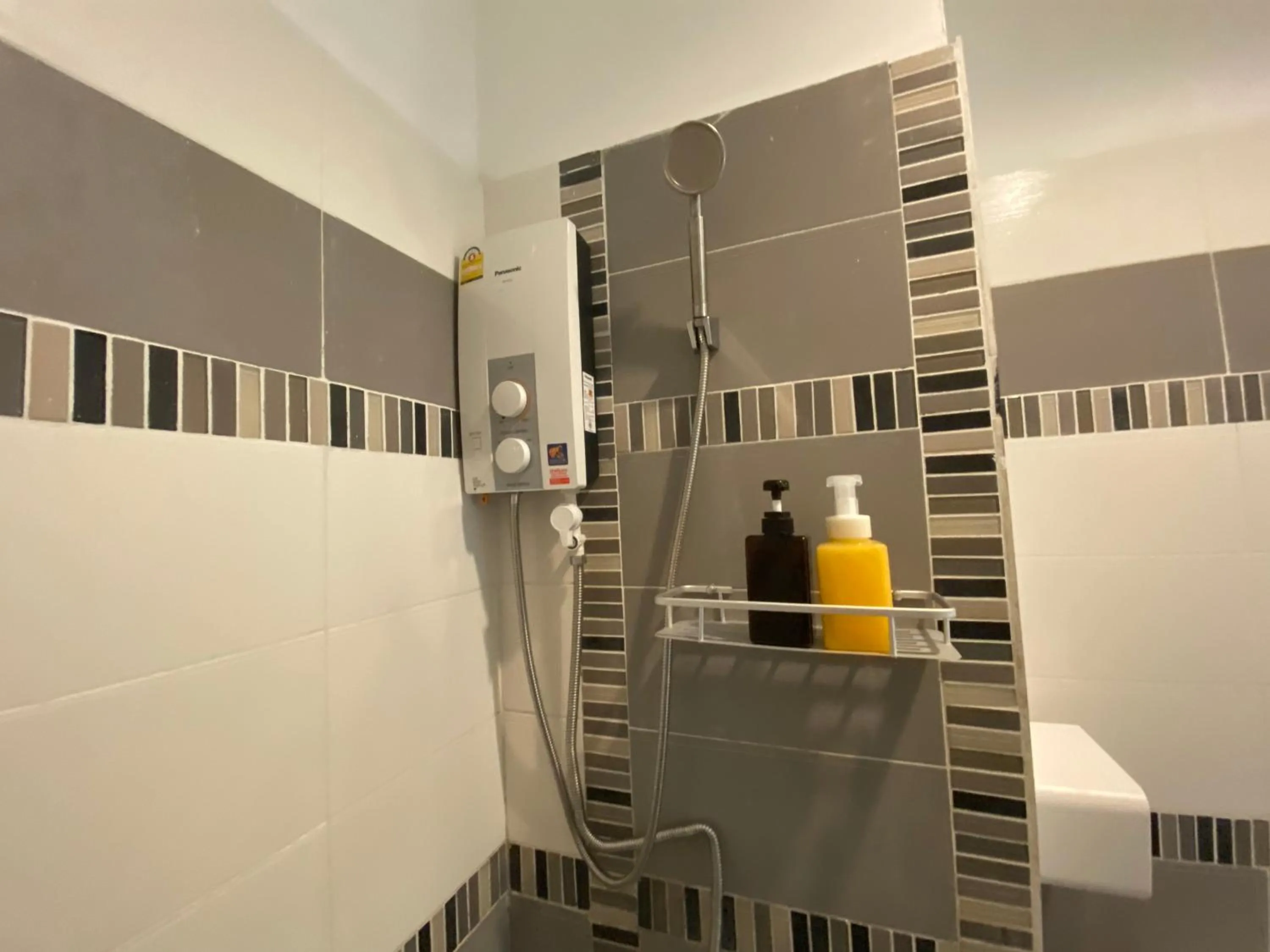 Shower in Island Dive Club