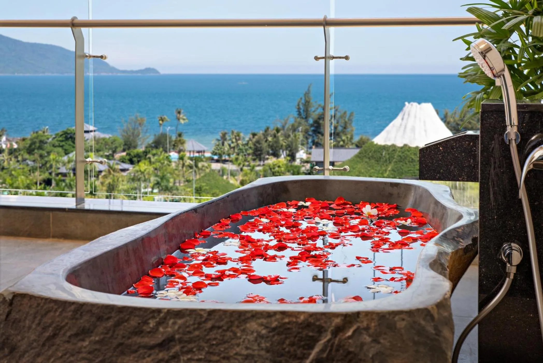 Open Air Bath in Da Nang - Mikazuki Japanese Resorts & Spa