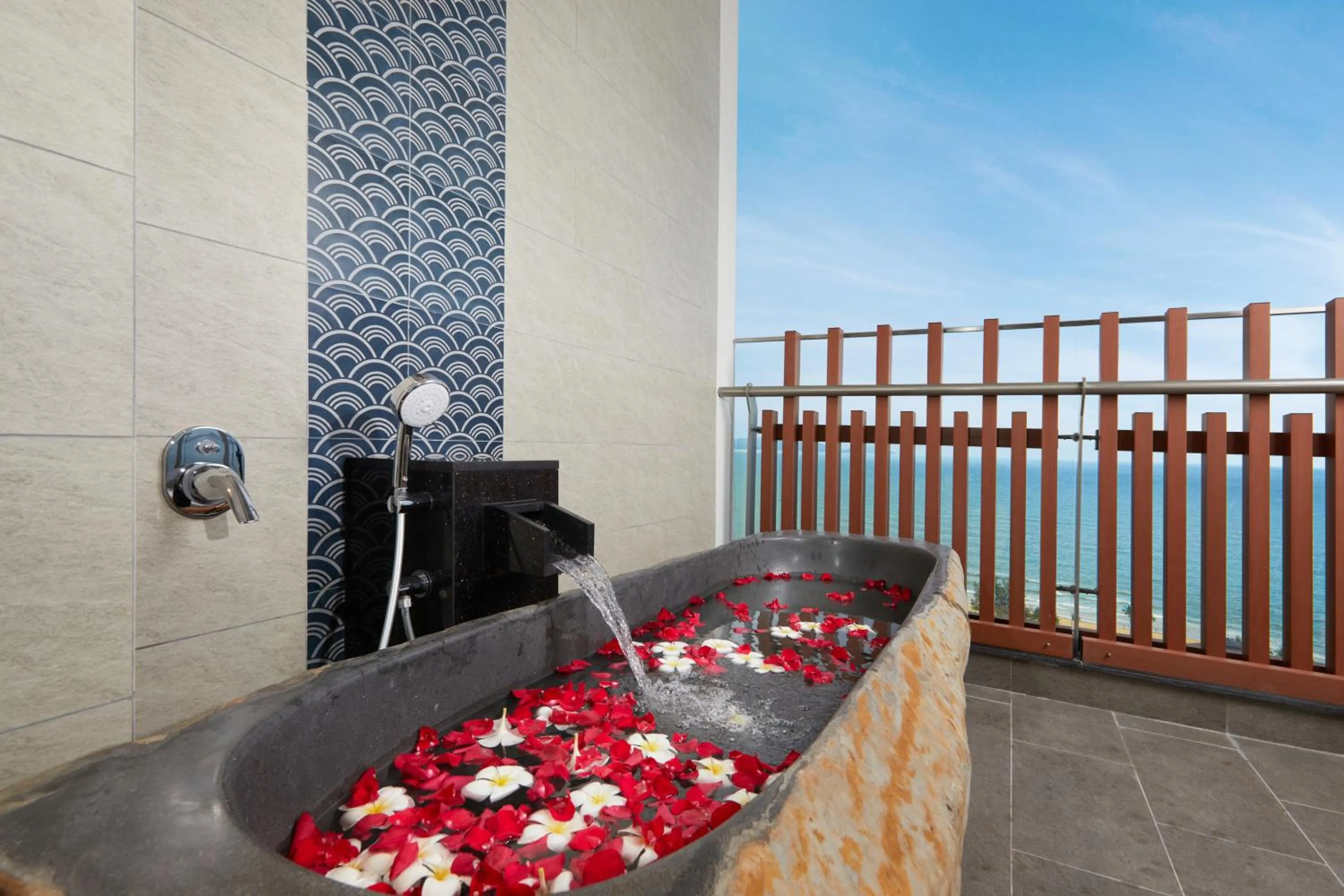 Open Air Bath in Da Nang - Mikazuki Japanese Resorts & Spa