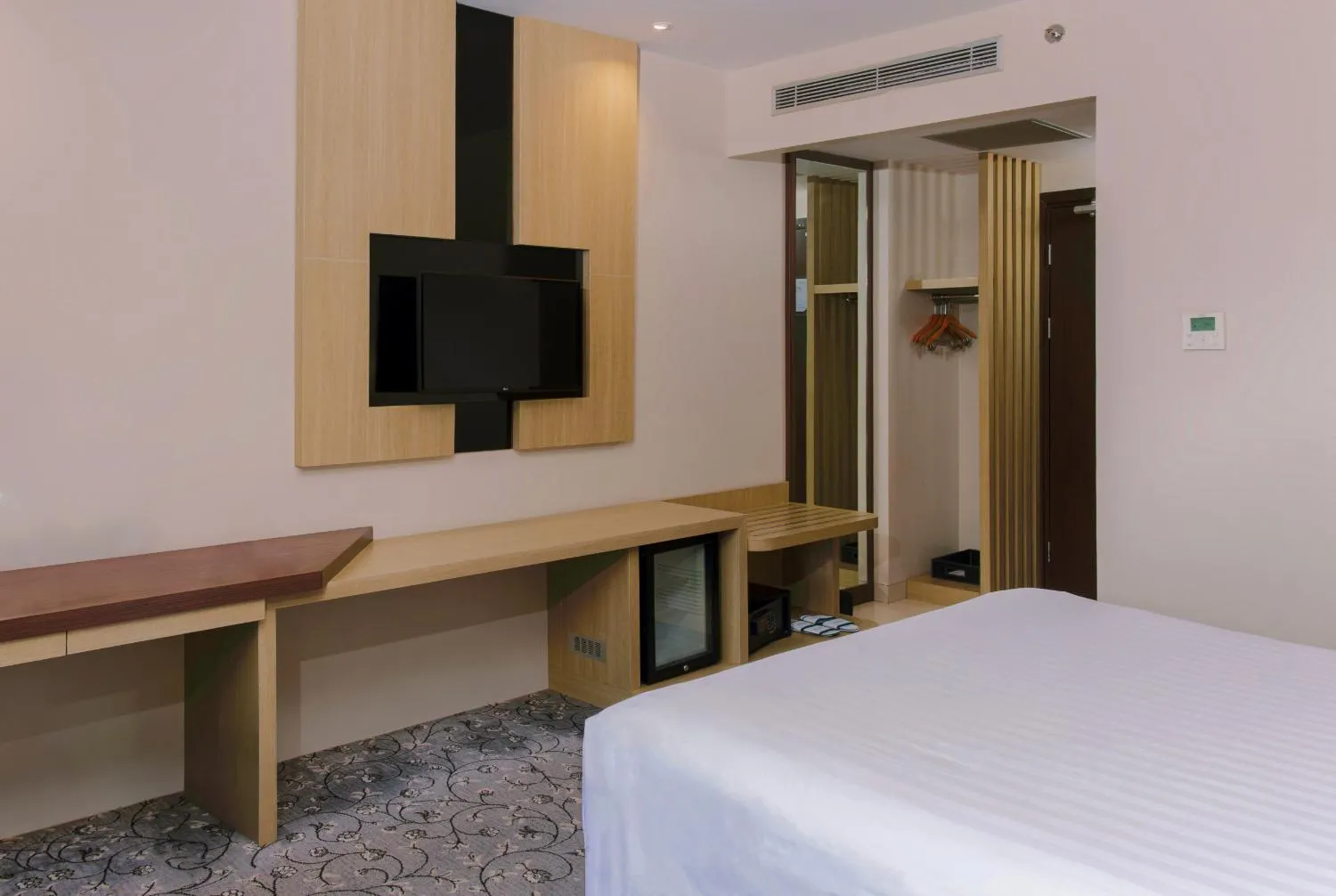 Bedroom, Bed in Aston Gorontalo Hotel & Convention Center