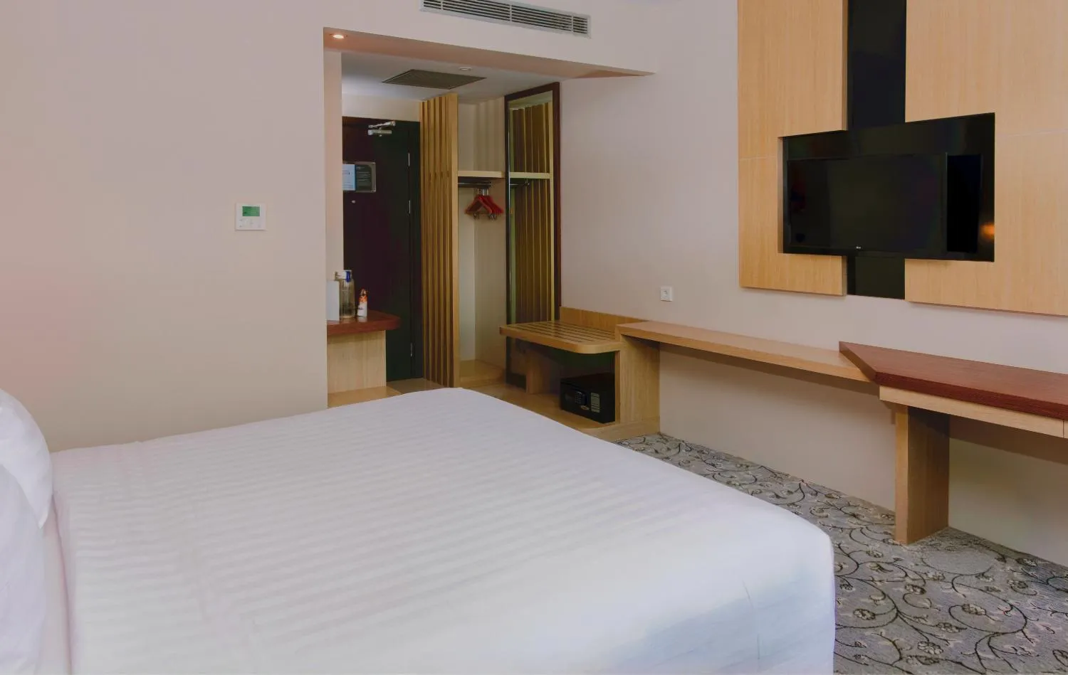 Bed in Aston Gorontalo Hotel & Convention Center