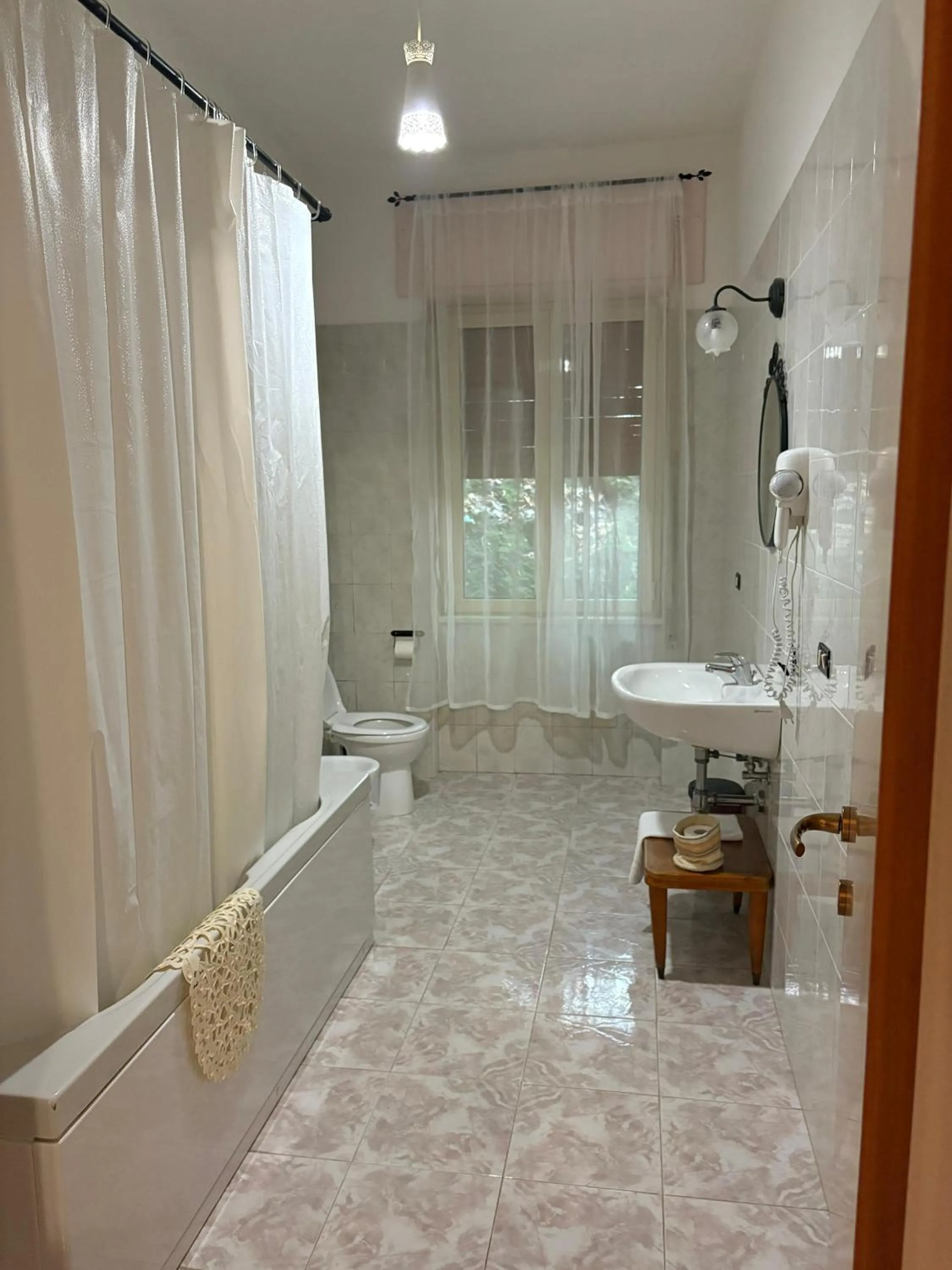 Bathroom in RIPARRUCCI nel Res Praetorium Maiella Park