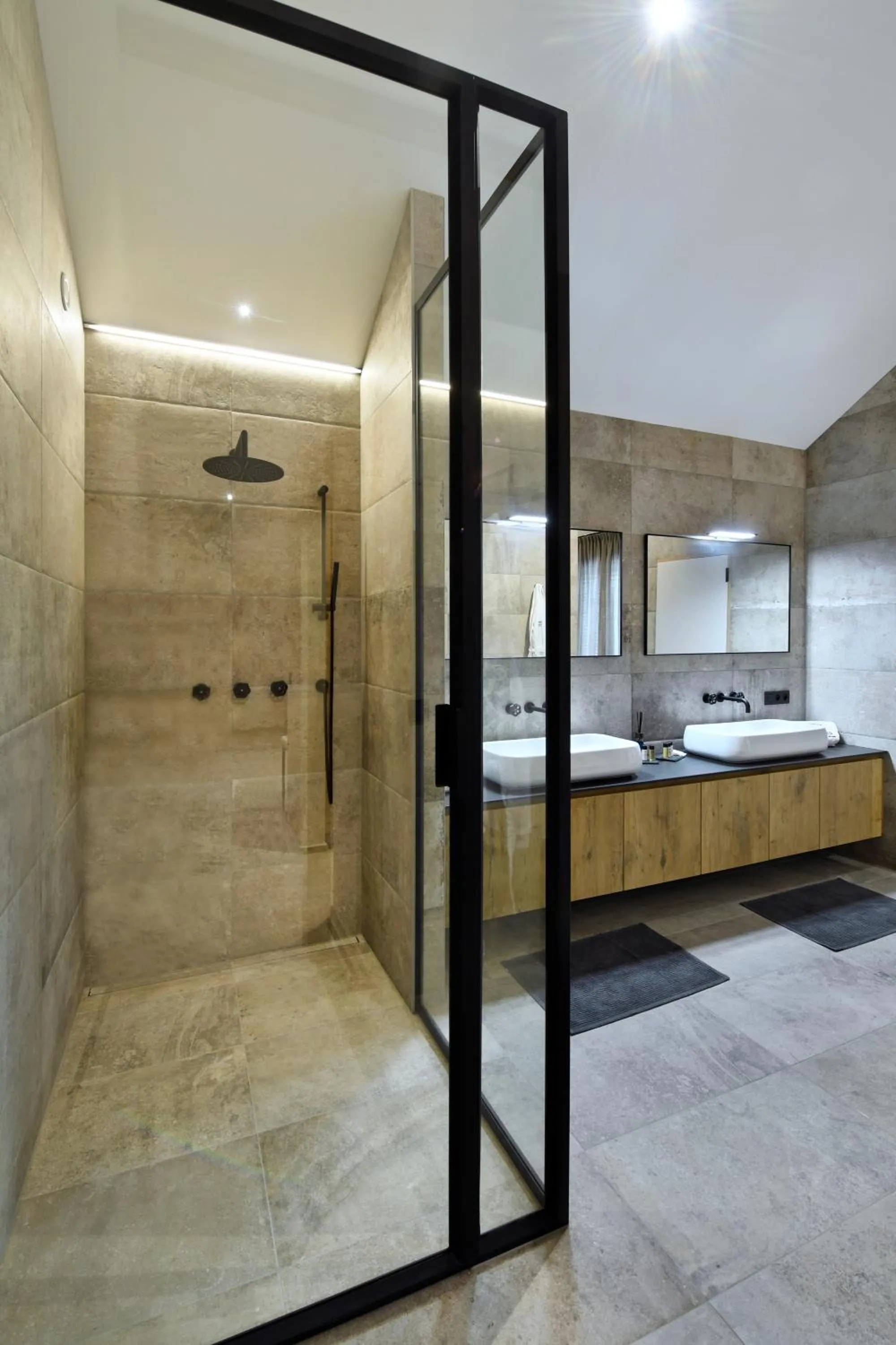 Shower in DURBUY SUITES