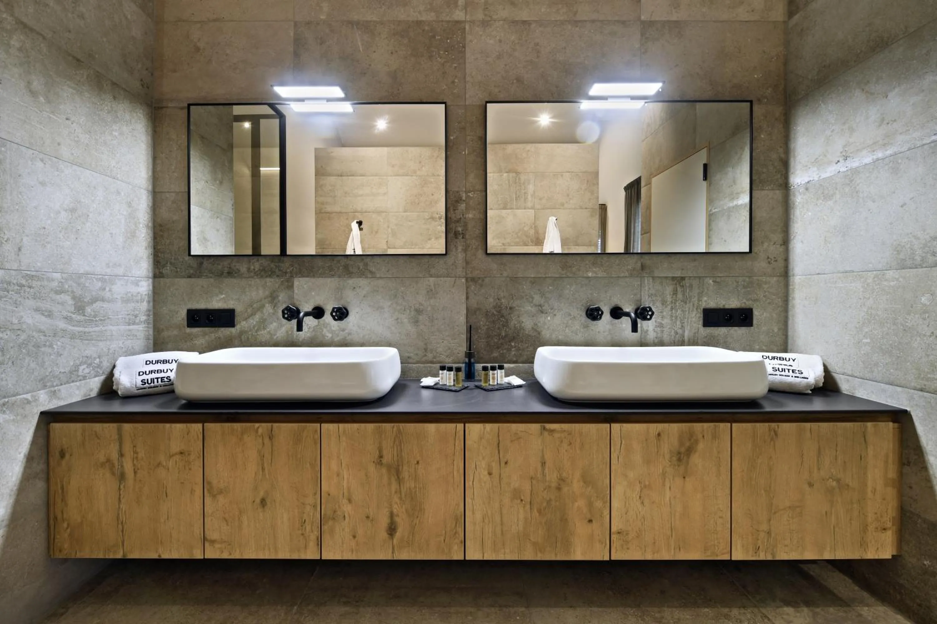 Bathroom in DURBUY SUITES