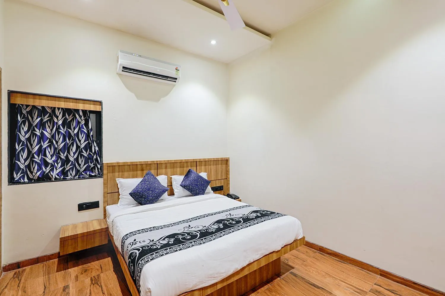 Bedroom, Bed in Hotel Blue Orchid - Marol Andheri