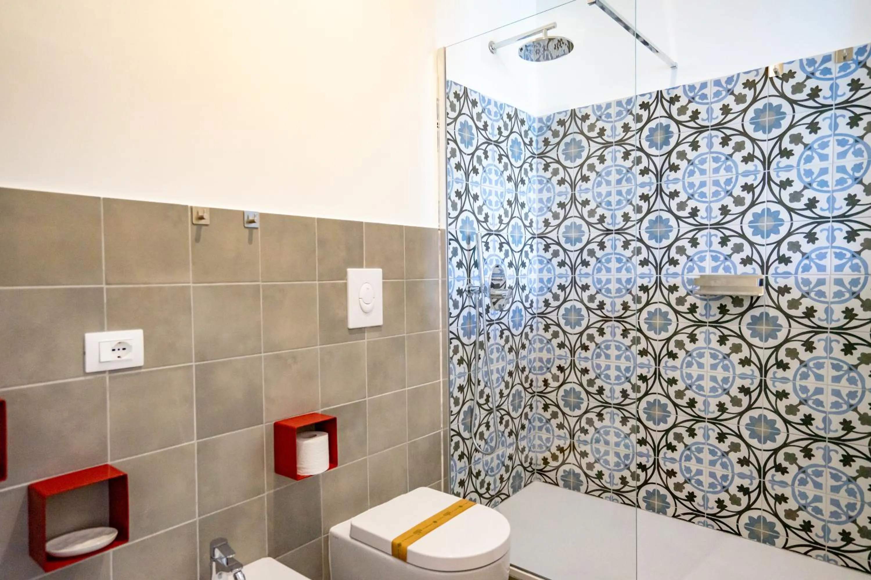 Shower in Borgo dei Saraceni - Flower Home
