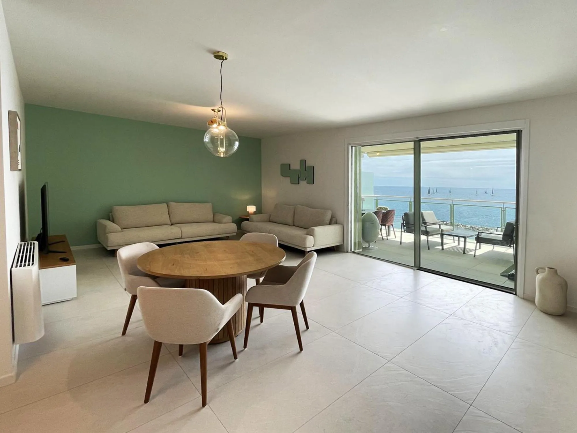 Communal lounge/ TV room in Gli Scogli Luxury Residence Hotel