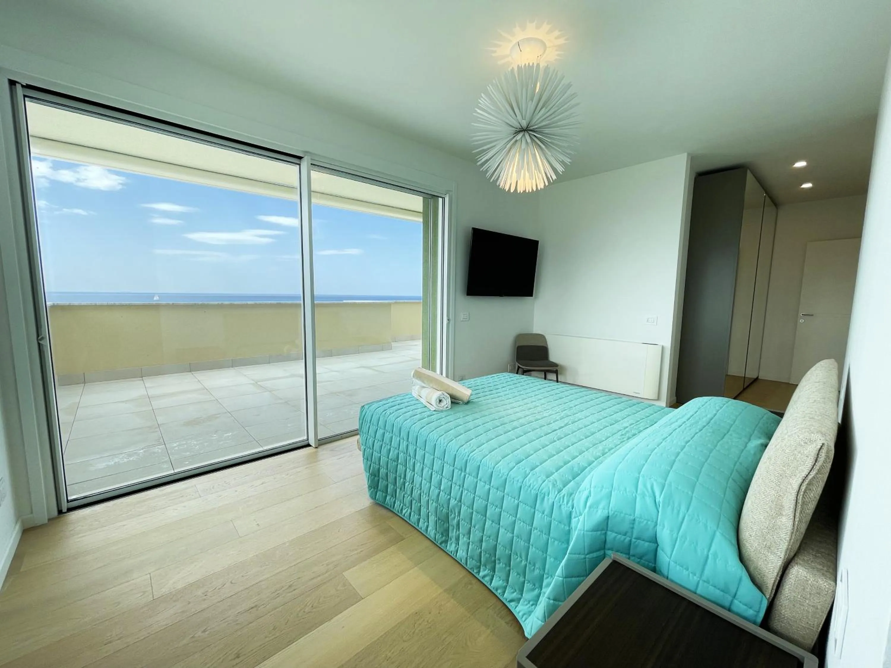 Bed in Gli Scogli Luxury Residence Hotel