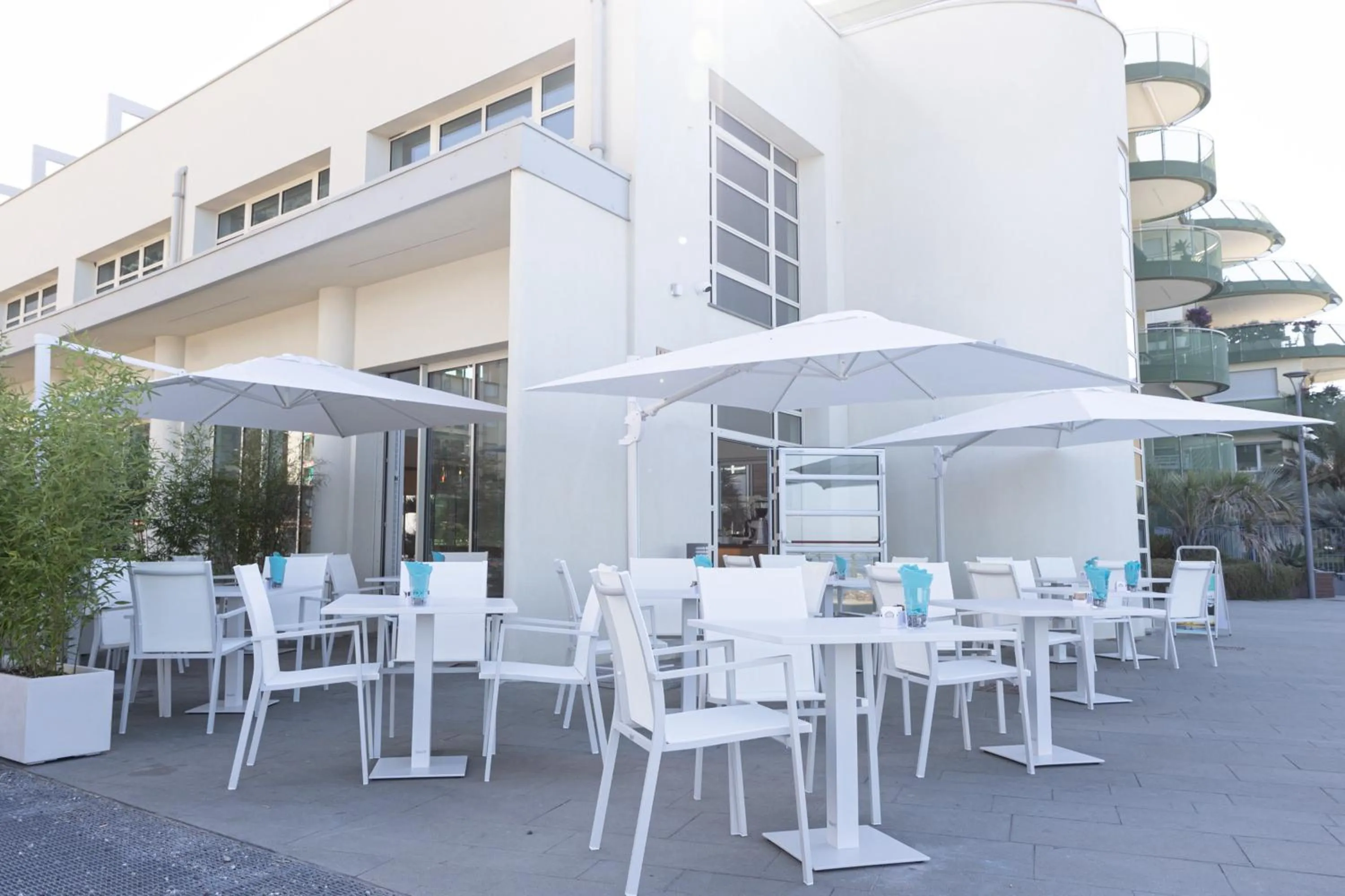 Lounge or bar in Gli Scogli Luxury Residence Hotel