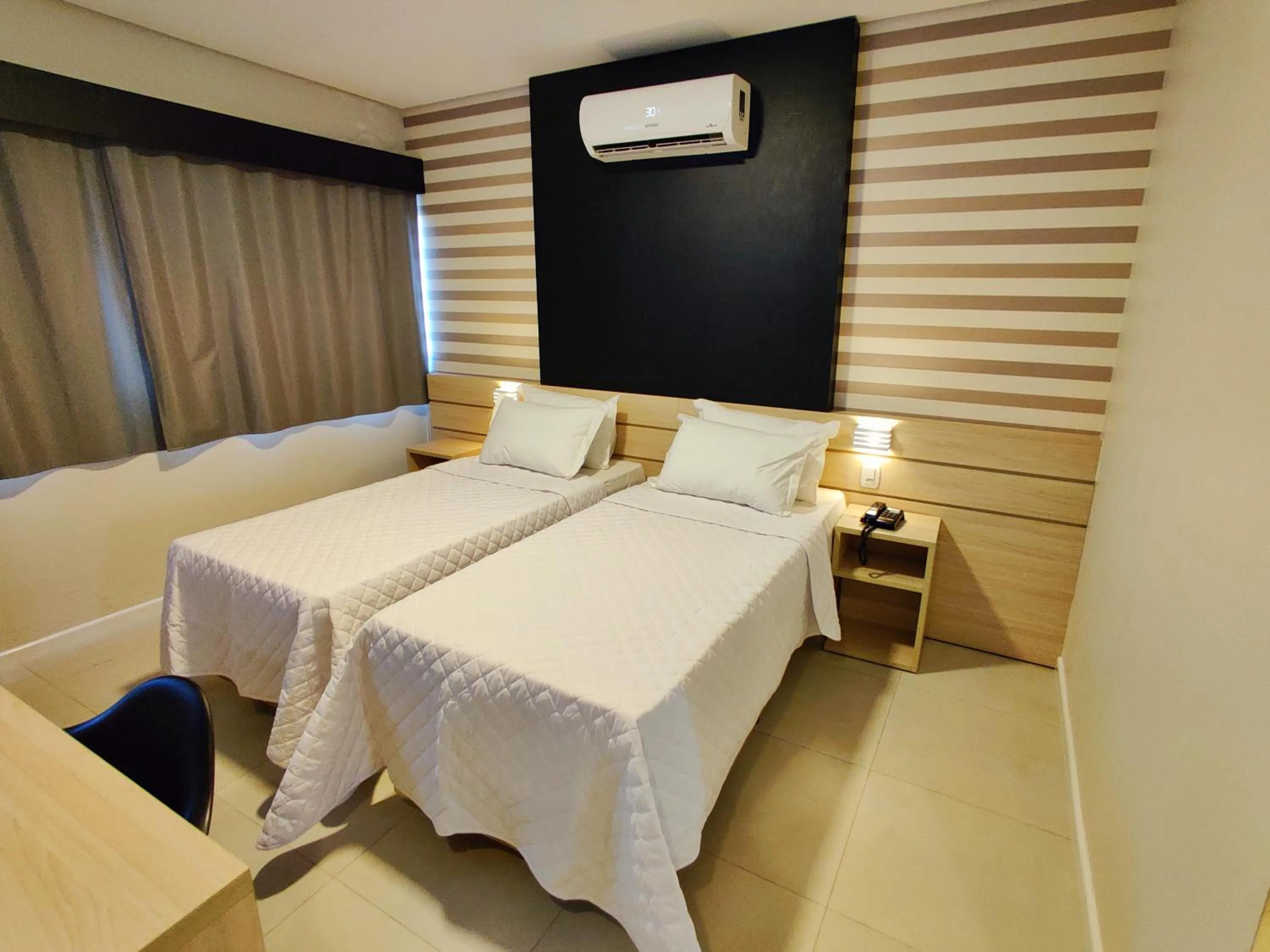 Bed in Mogano Express Hotel - PET FRIENDLY e ELETROPOSTO