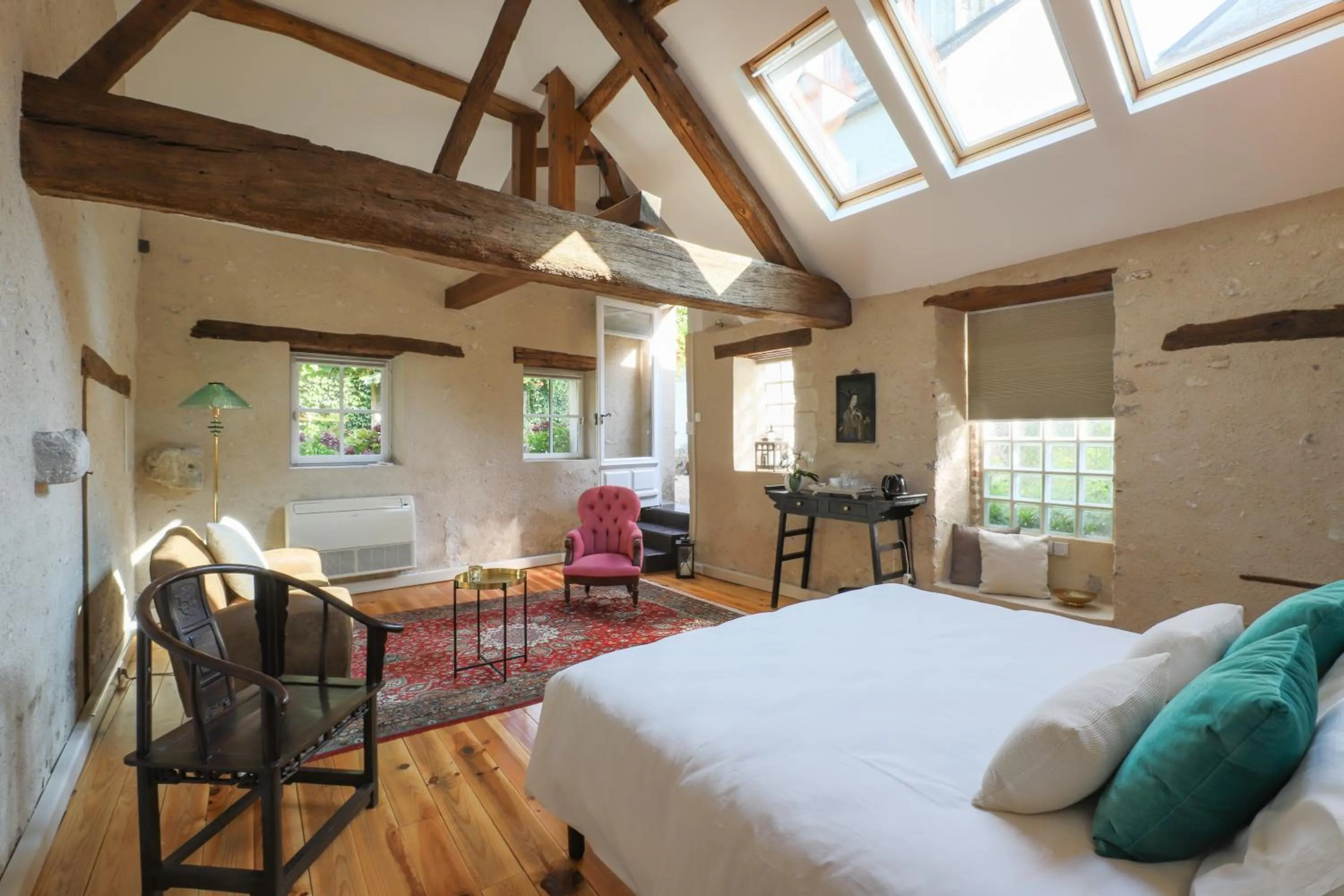 Photo of the whole room, Bed in L'eau Vive demeure de charme