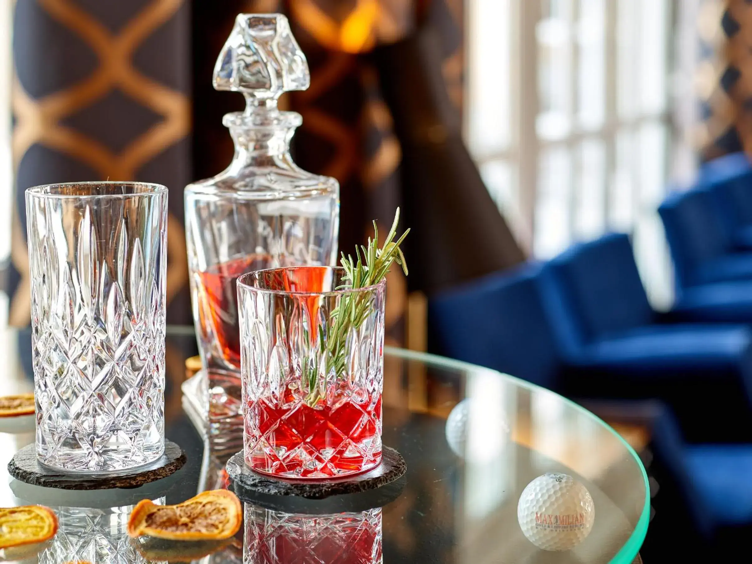 Lounge or bar in Hotel Maximilian - Wellness und Golfhotel