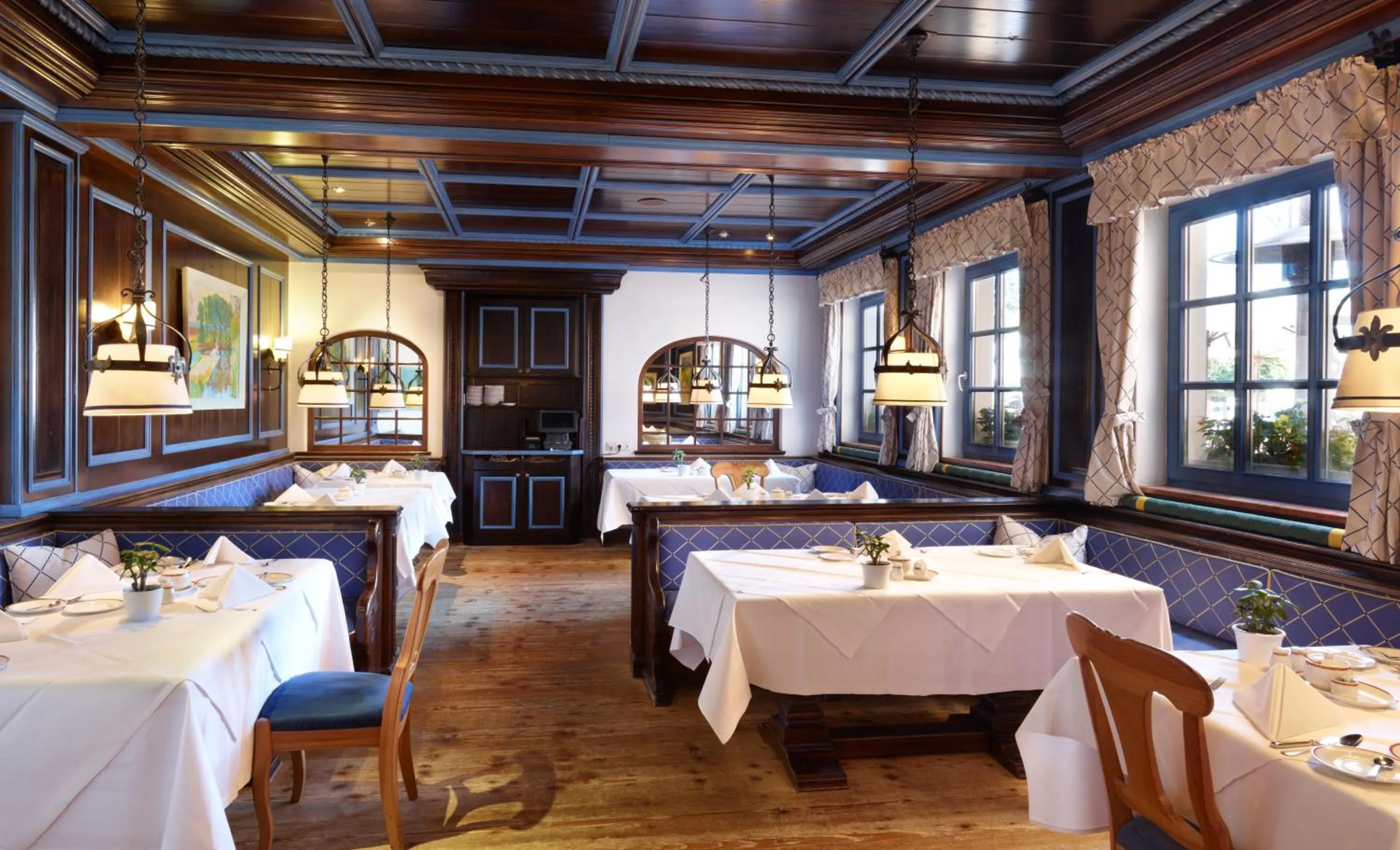 Restaurant/places to eat in Hotel Maximilian