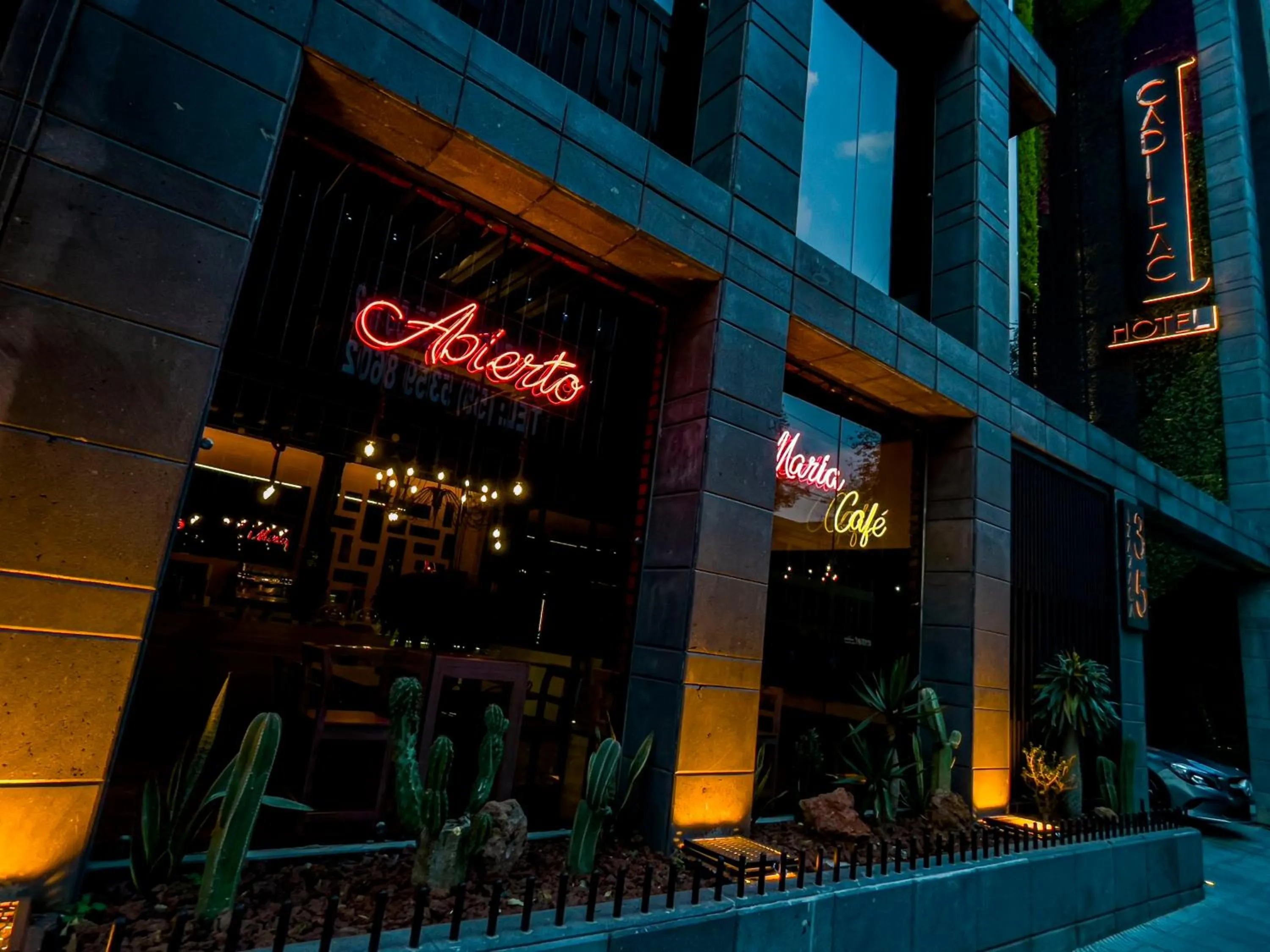 Facade/entrance in Cadillac Hotel Boutique