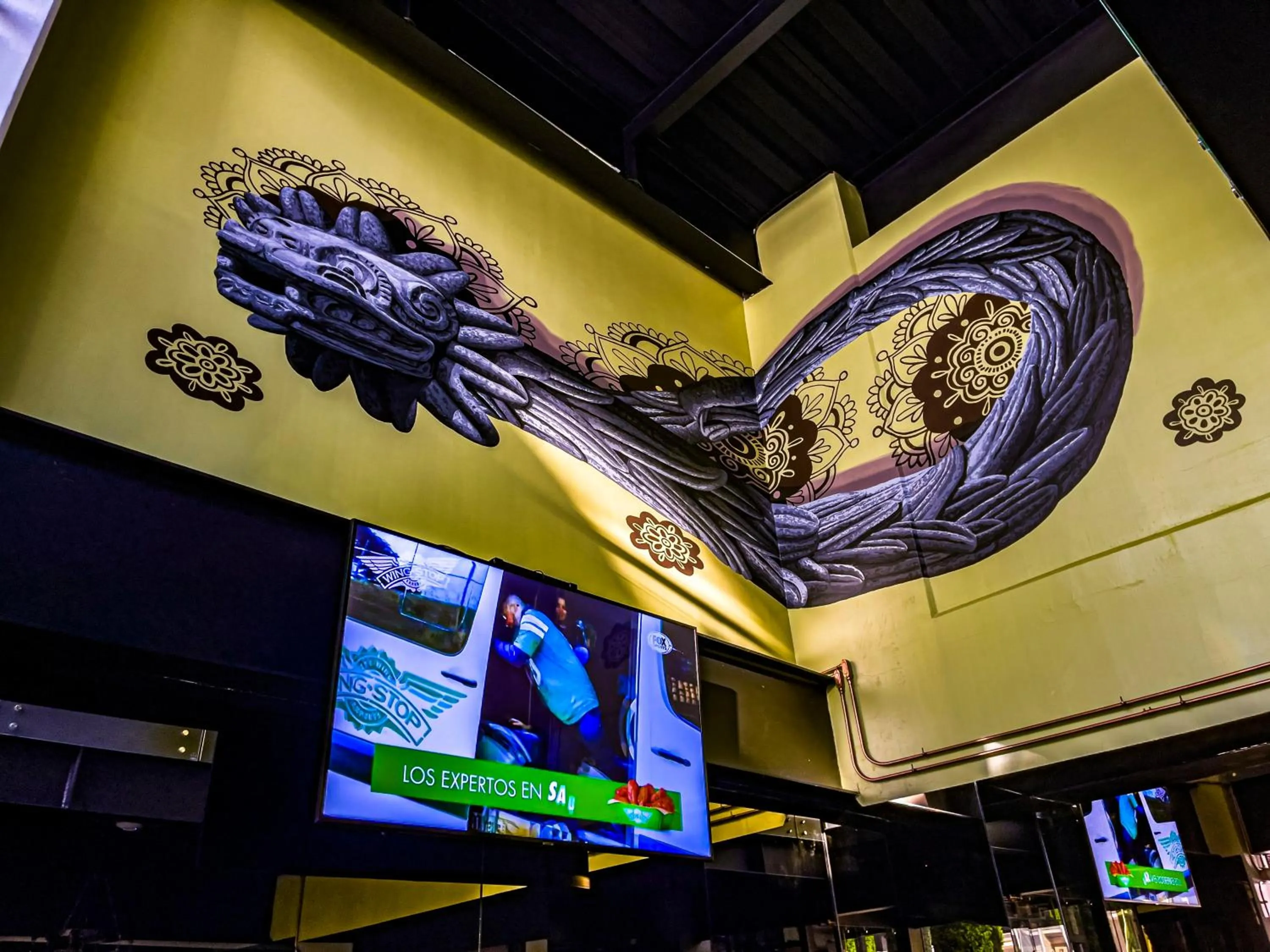 Restaurant/places to eat in Cadillac Hotel Boutique