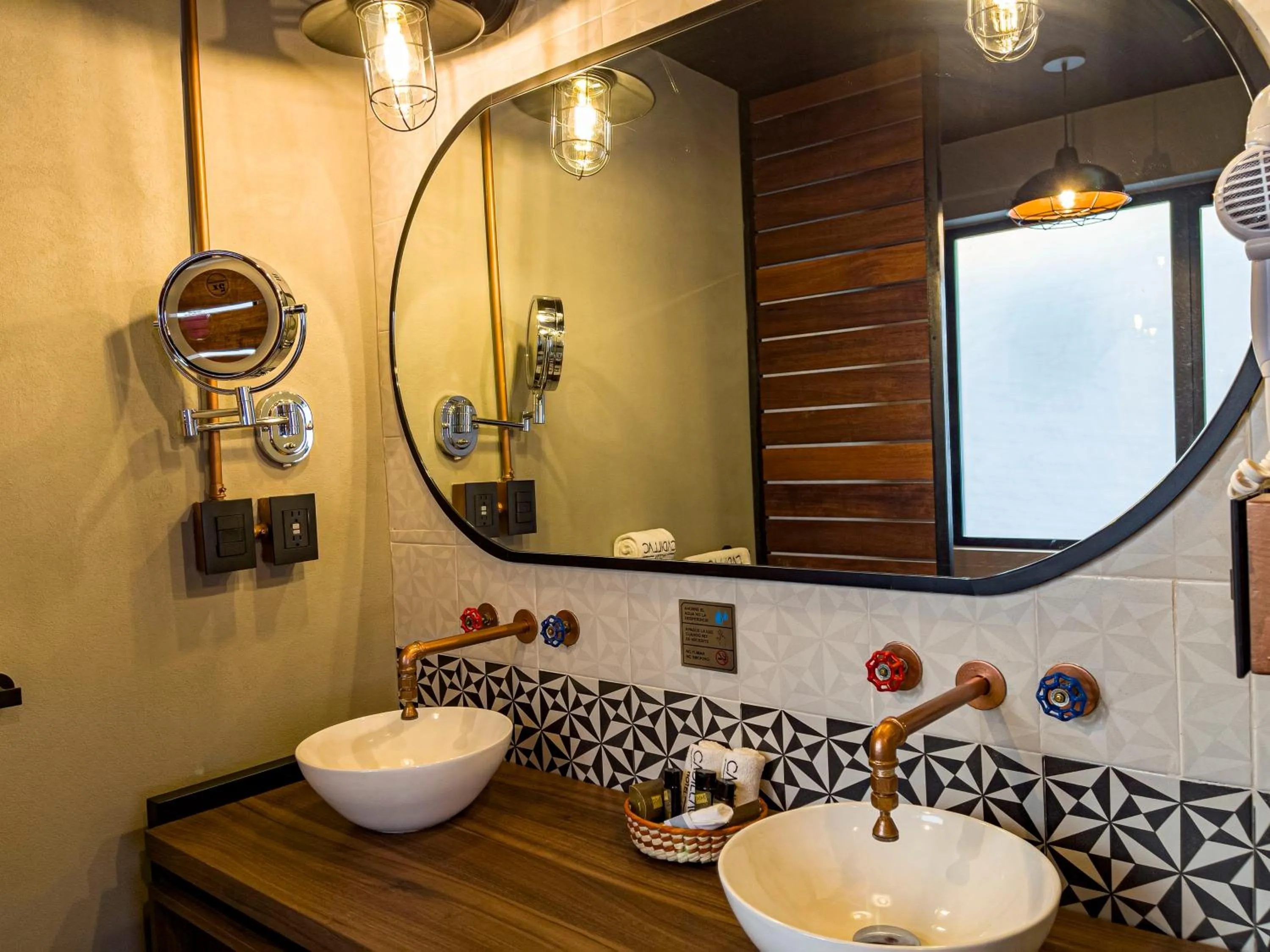 Bathroom in Cadillac Hotel Boutique