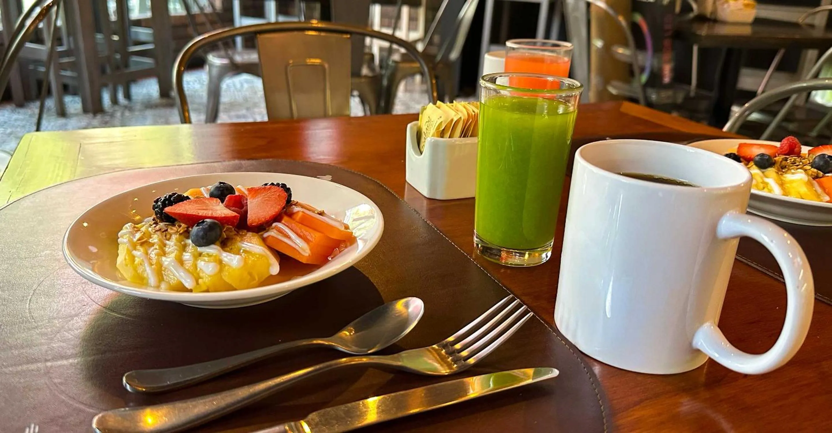 Restaurant/places to eat in Cadillac Hotel Boutique