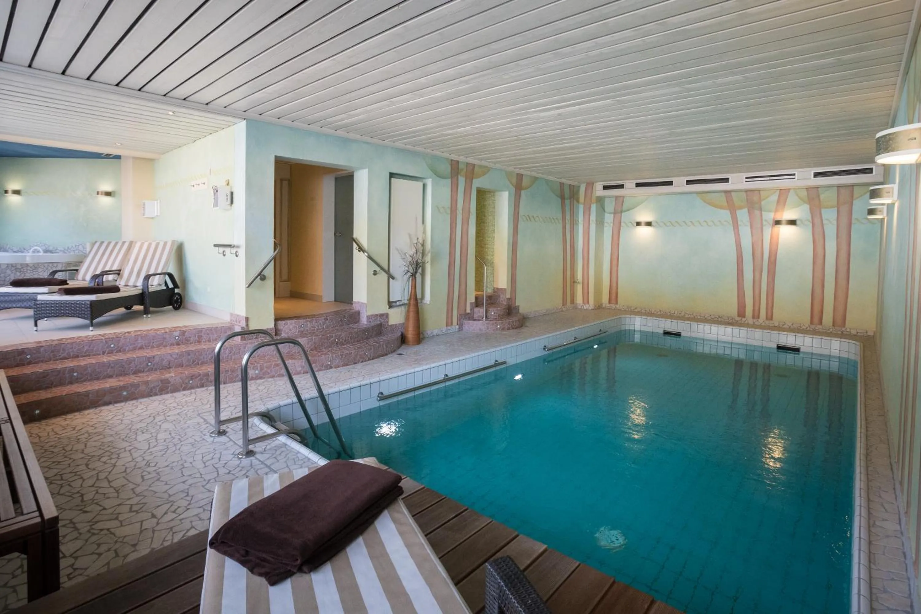 Swimming pool in Hotel Garni Fürst von Waldeck