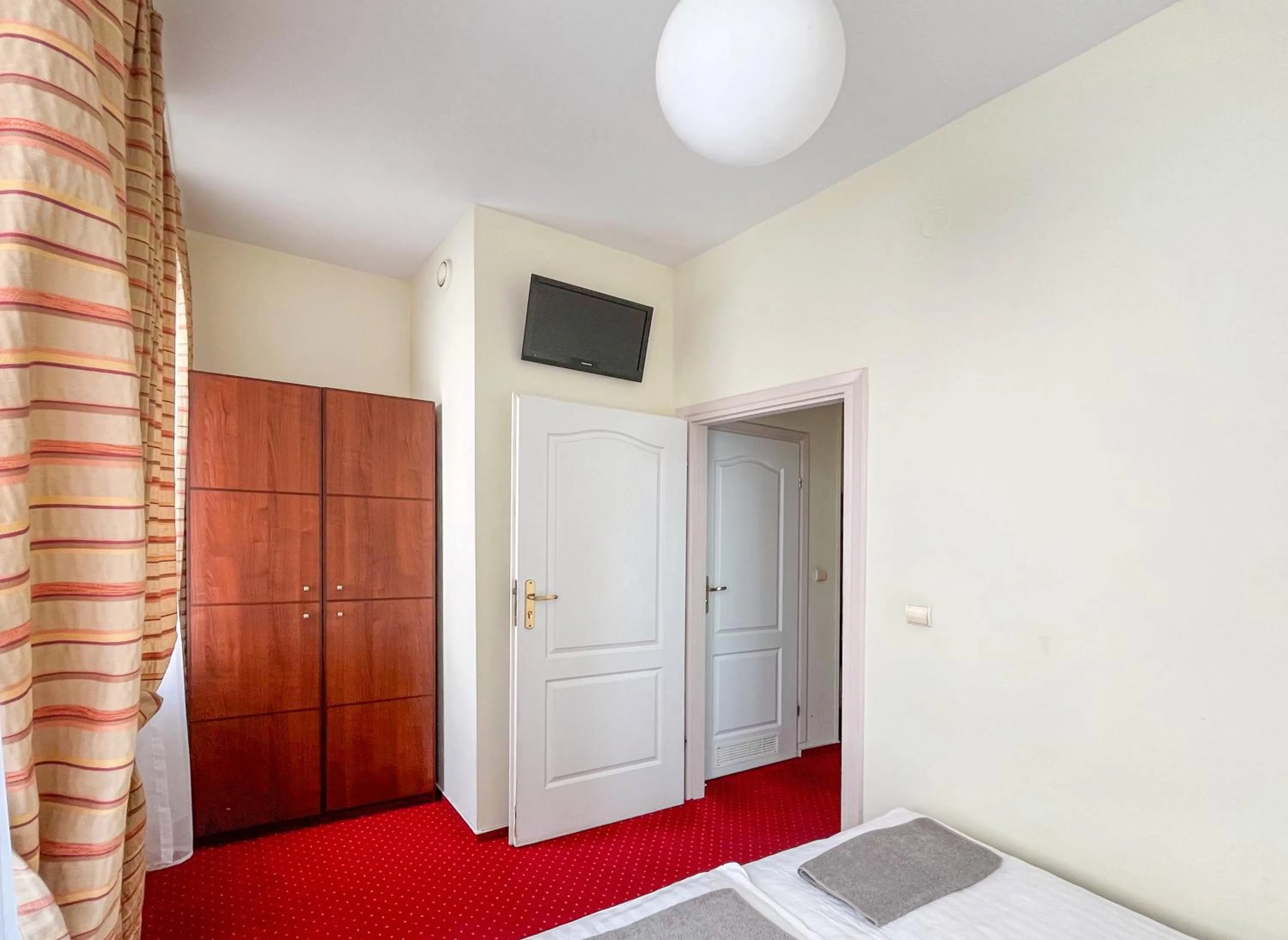 TV and multimedia, Bed in Fry House